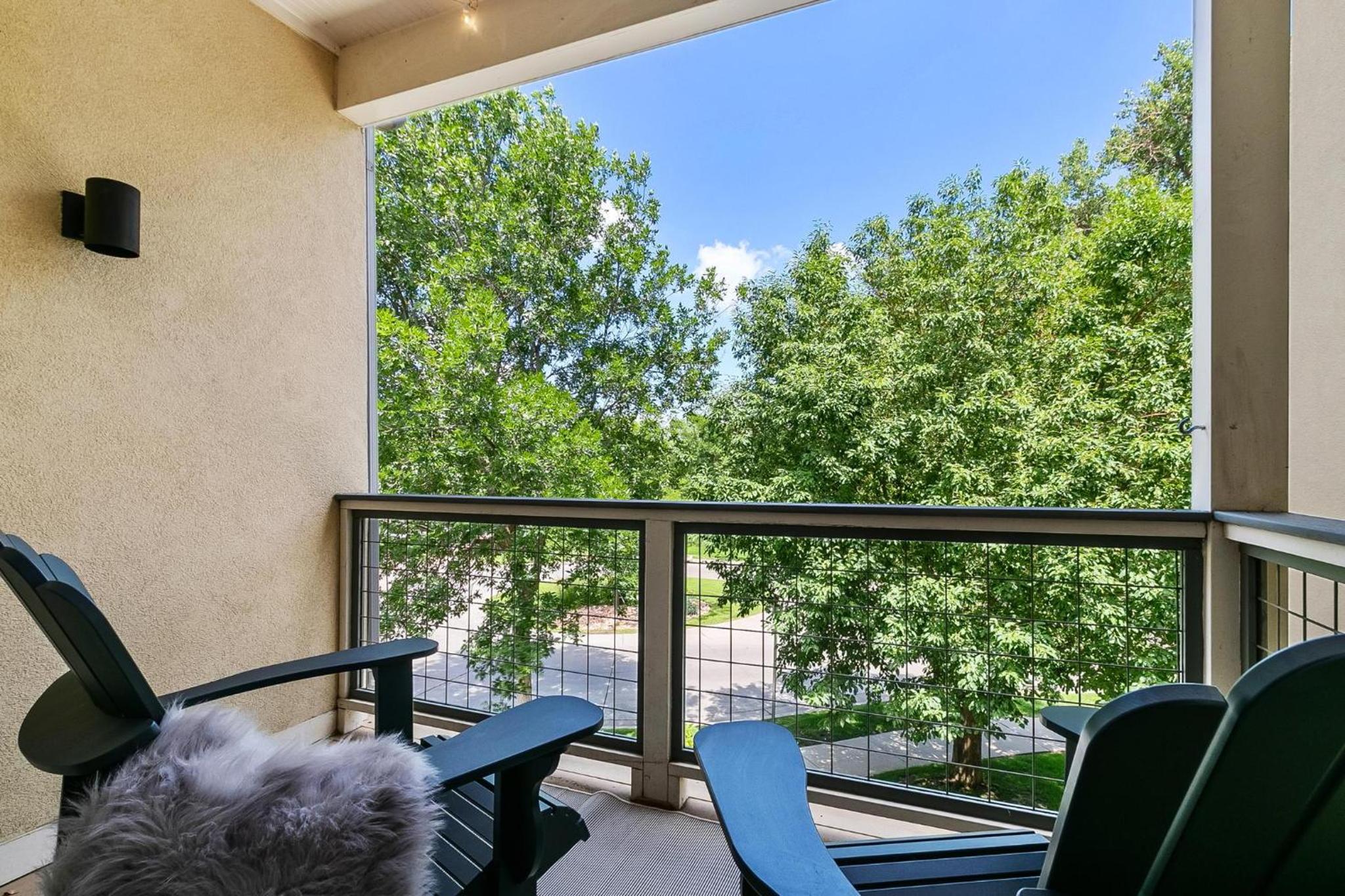 Quiet Urban Escape - Backs to Poudre River Trail! view 4