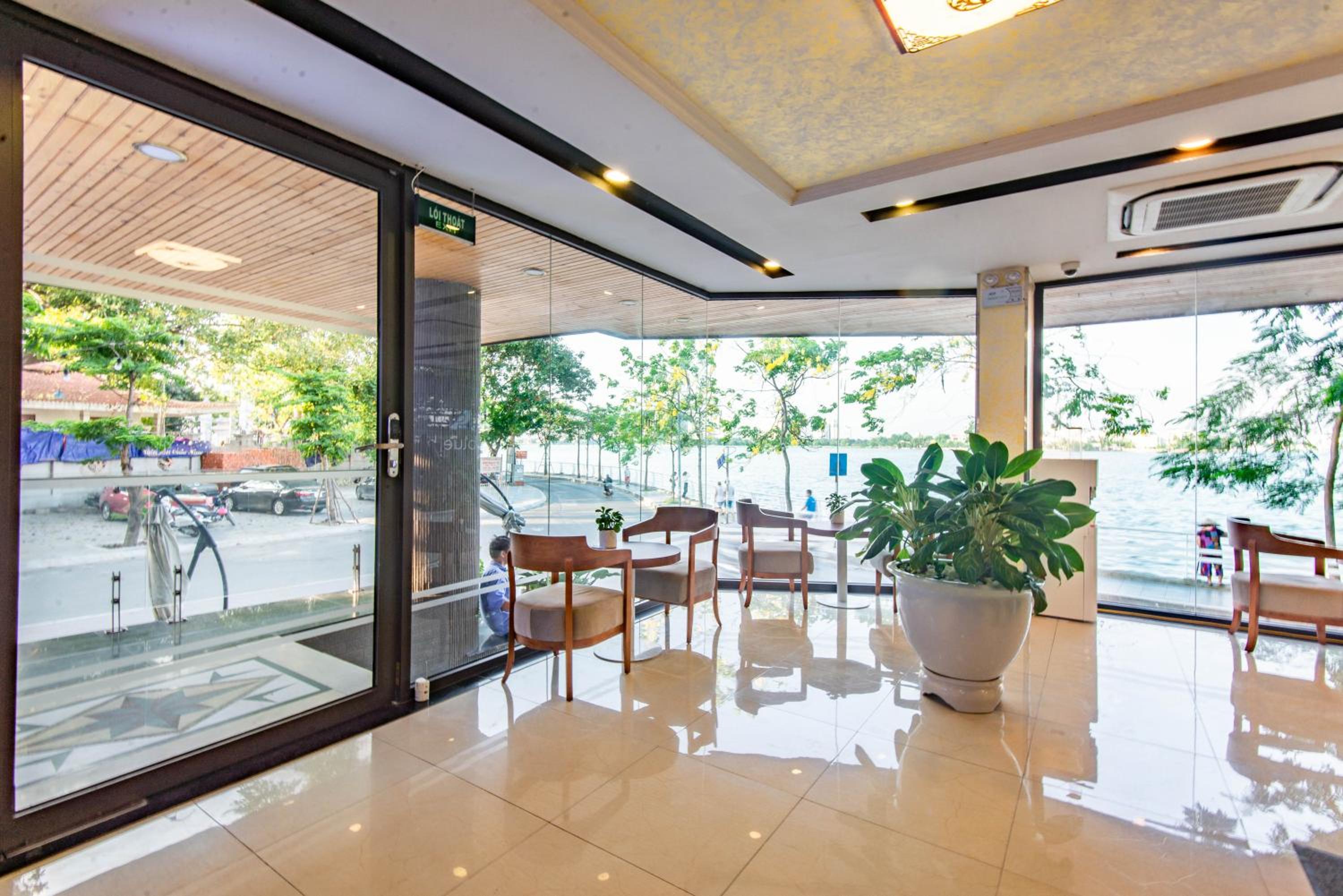 Sunny Moon West Lake Apartment