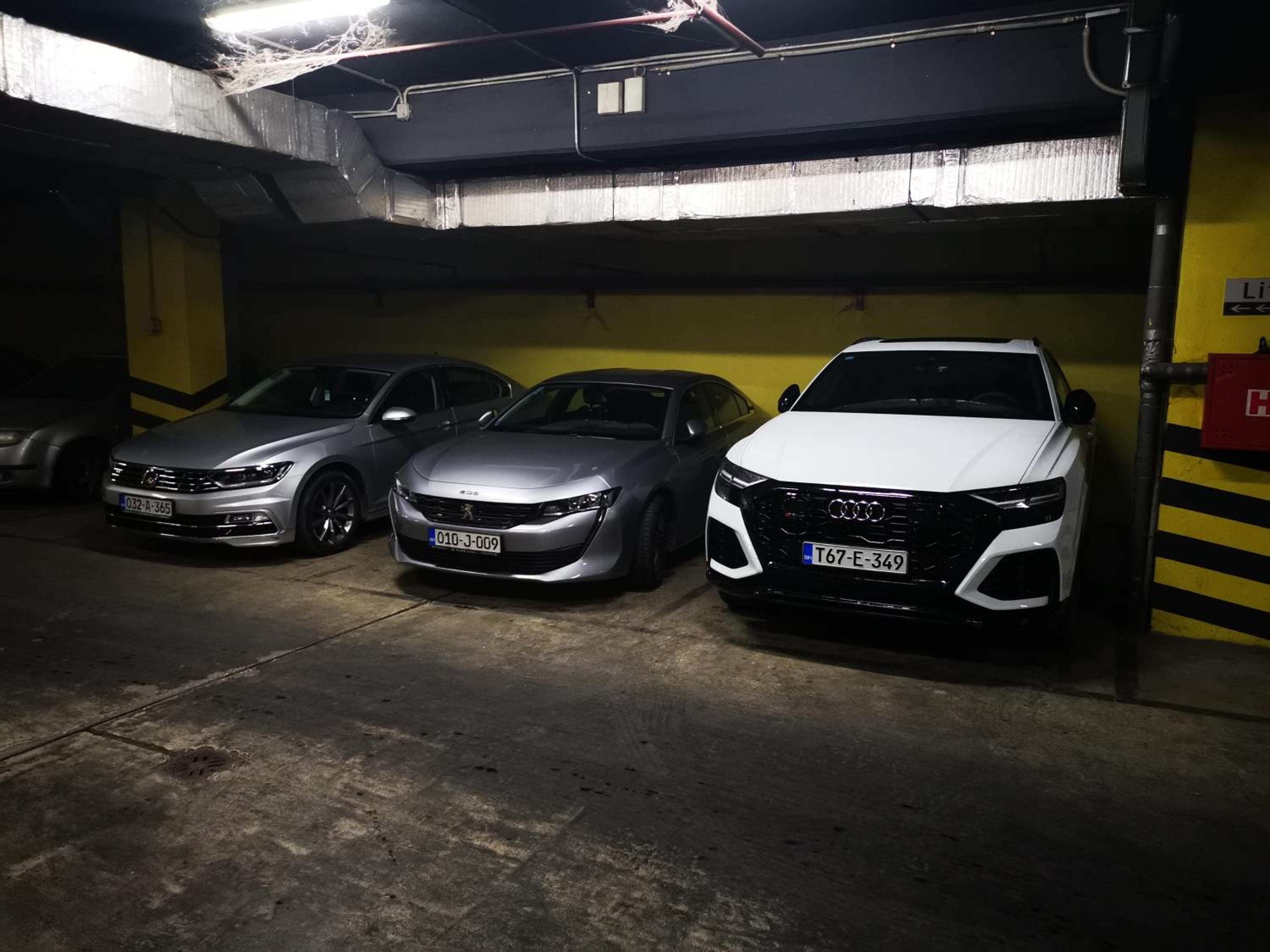 Apartments Artee Free Garage Parking