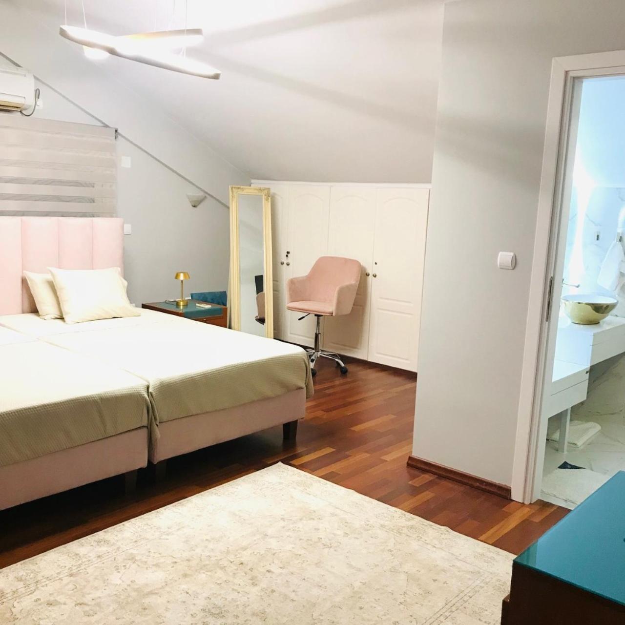 Beautiful maisonette with a view to the mountains and the sea