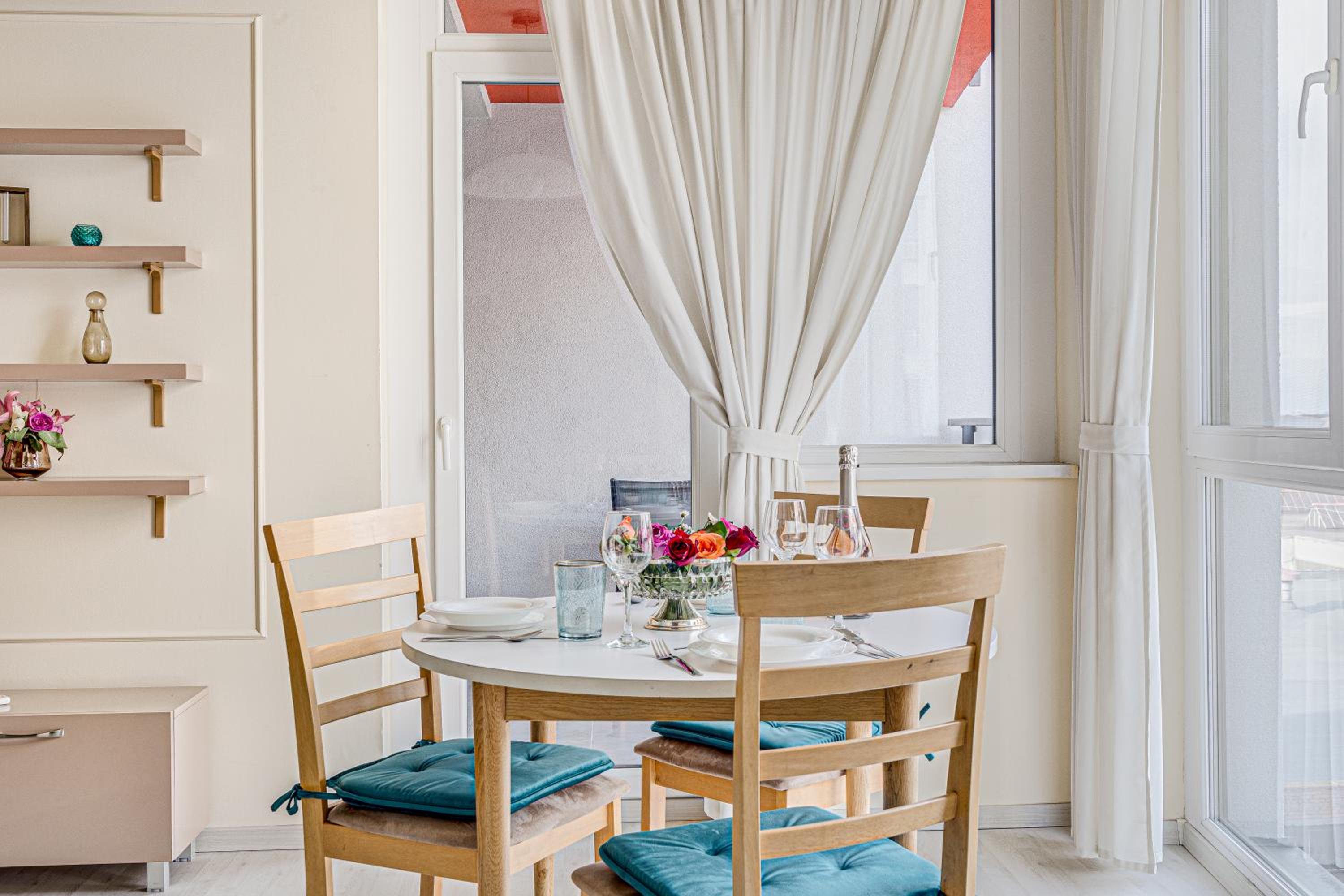 ARI Cherry Apartament with Balcony