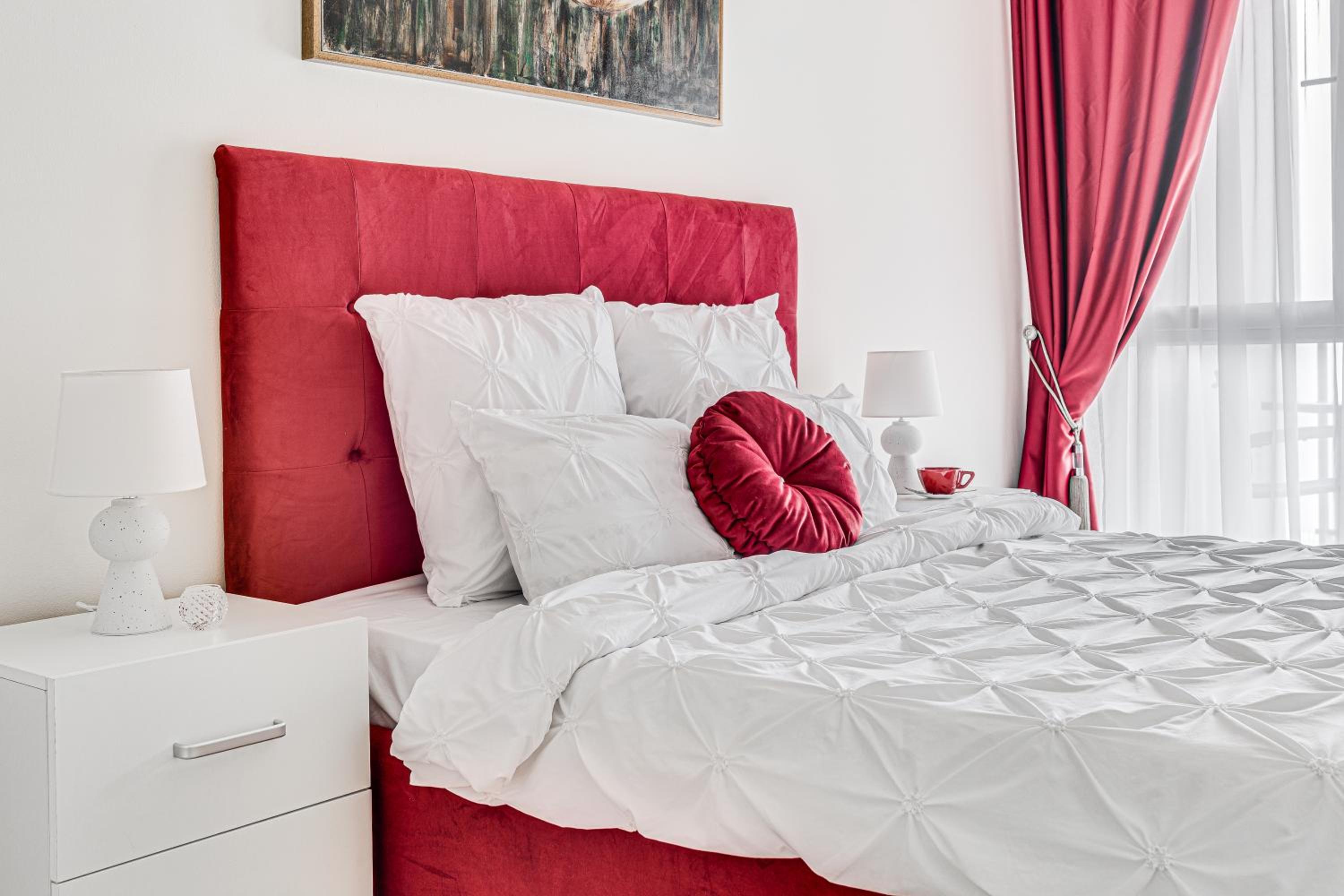 ARI Cherry Apartament with Balcony