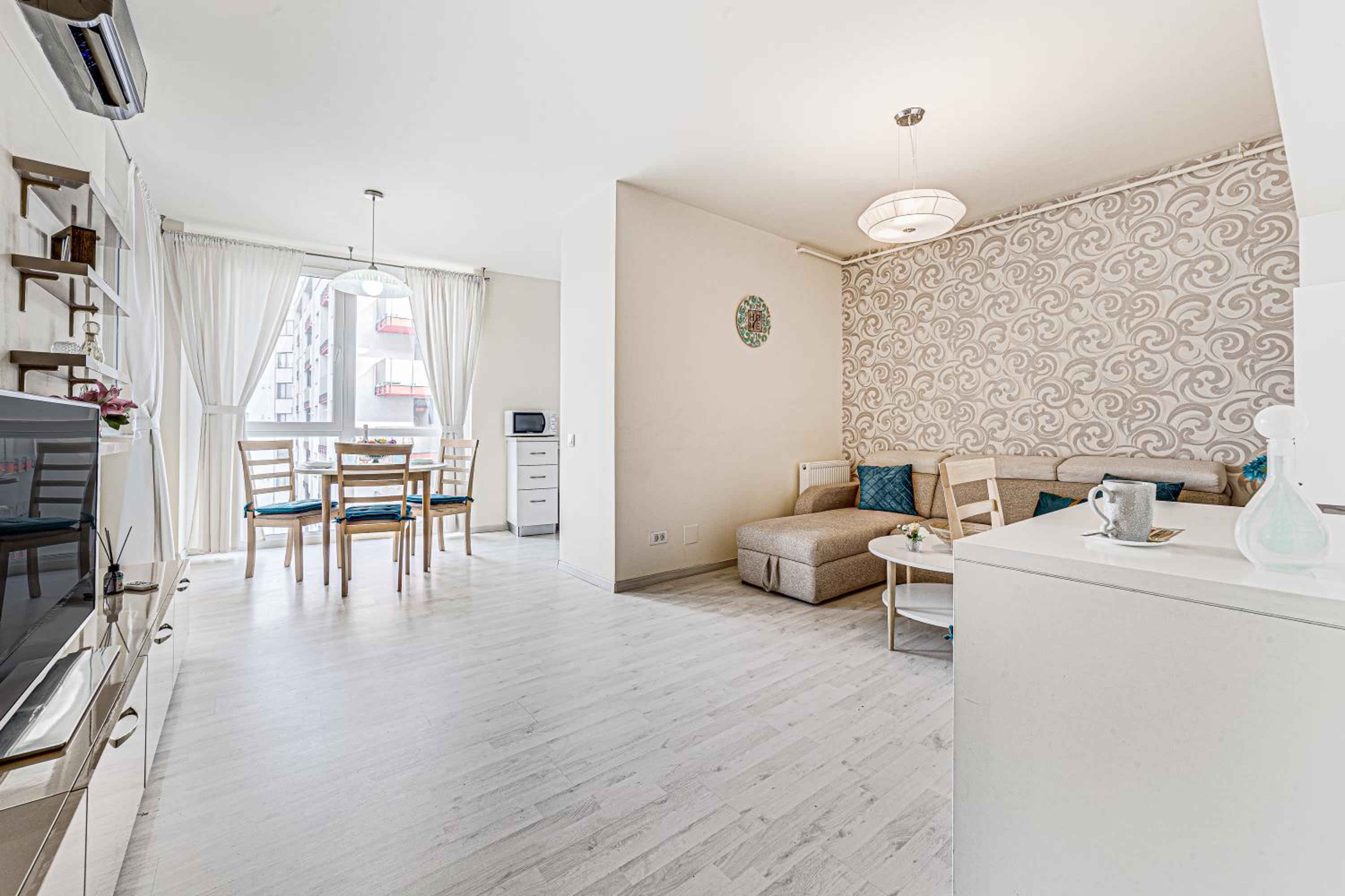 ARI Cherry Apartament with Balcony