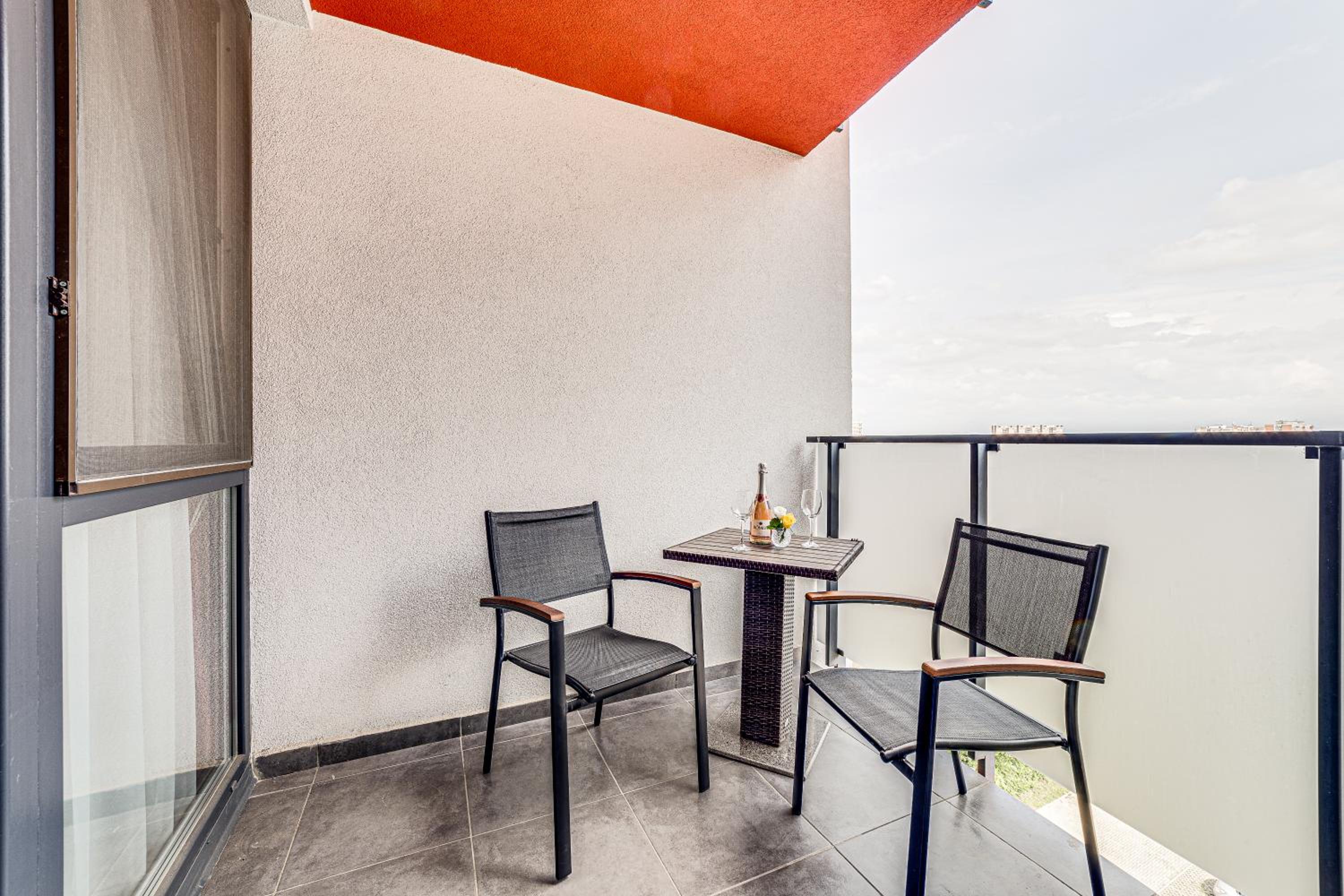 ARI Cherry Apartament with Balcony