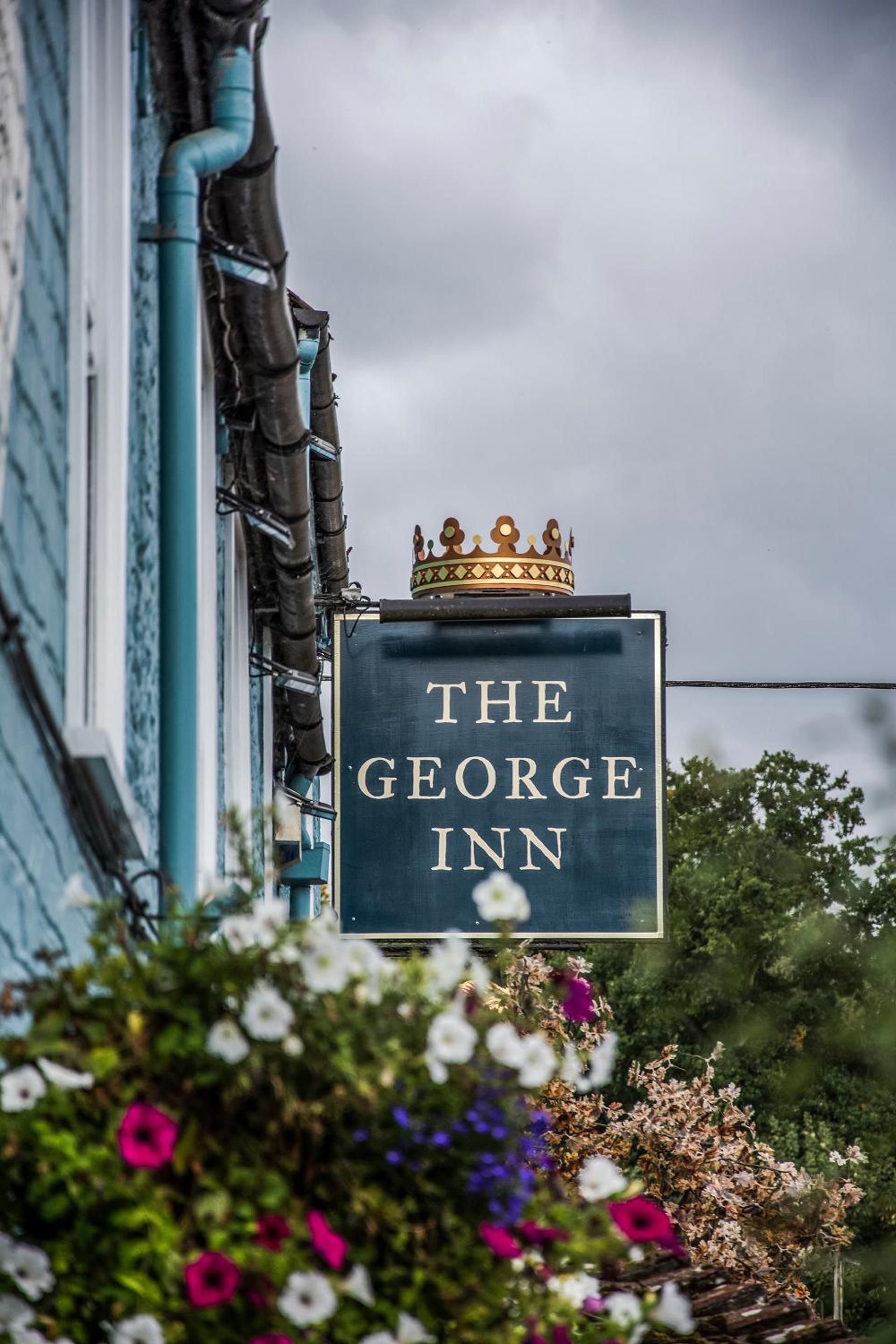 Warminster Vacations - The George Inn - Property Image 4