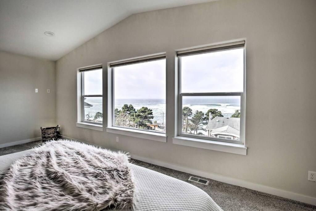 The Moby House Coastal Retreat with Ocean Views & Hot Tub view 4