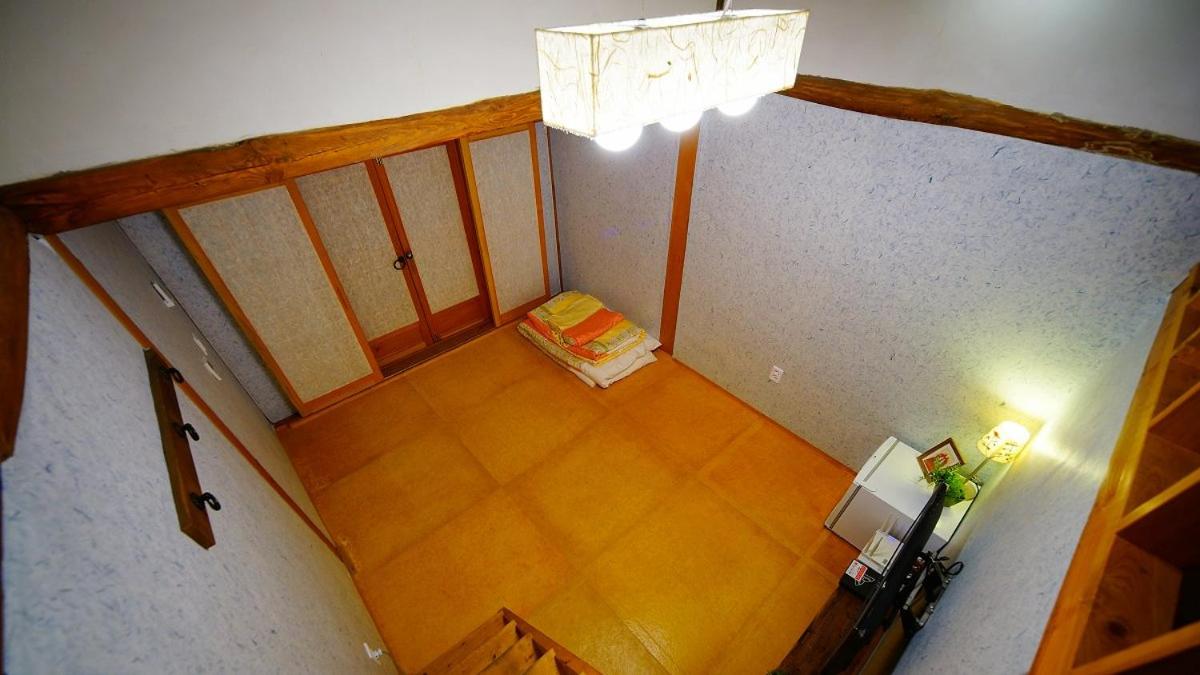 Photo 33