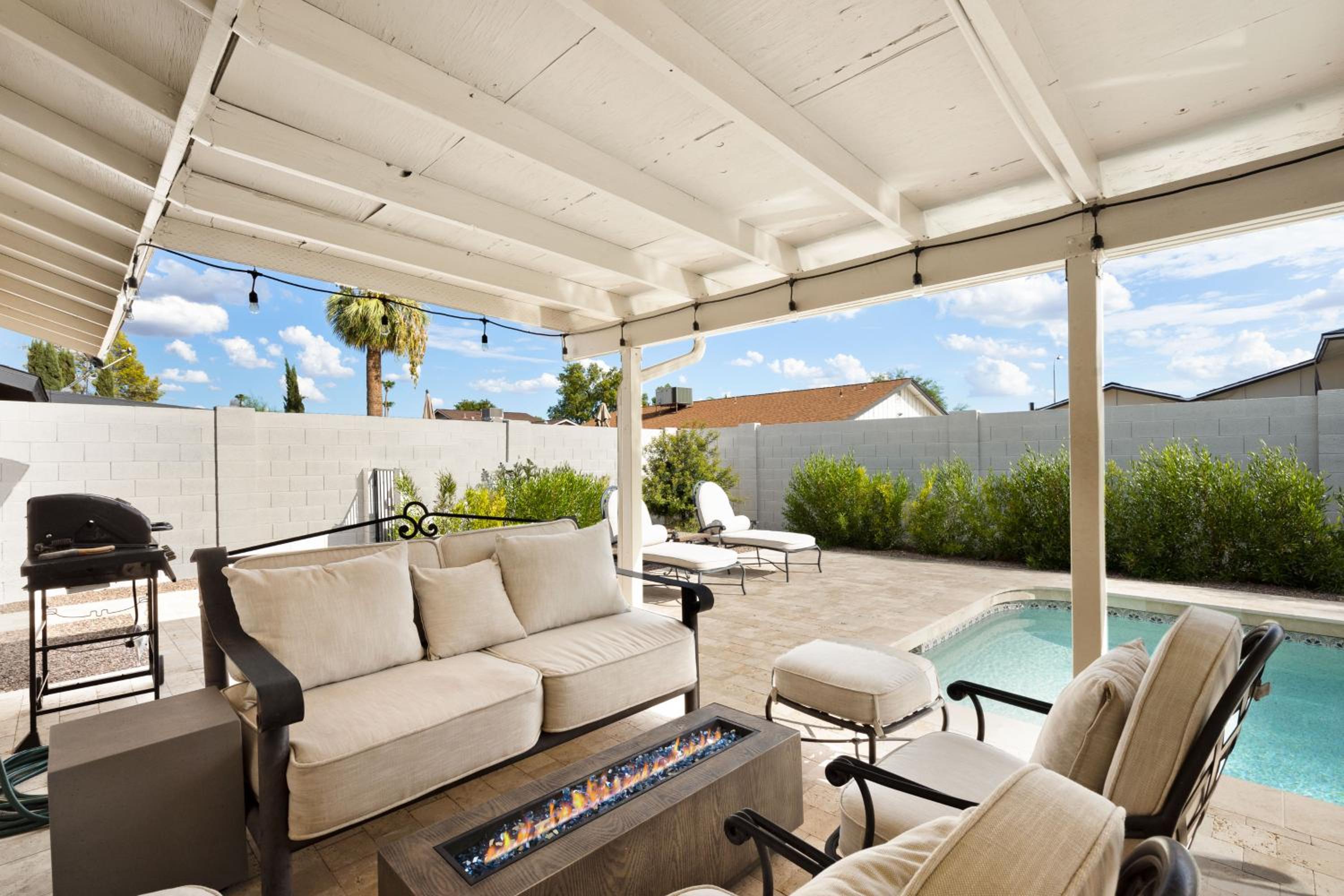 South Scottsdale w/ Chef's Kitchen & Golf Nearby!!