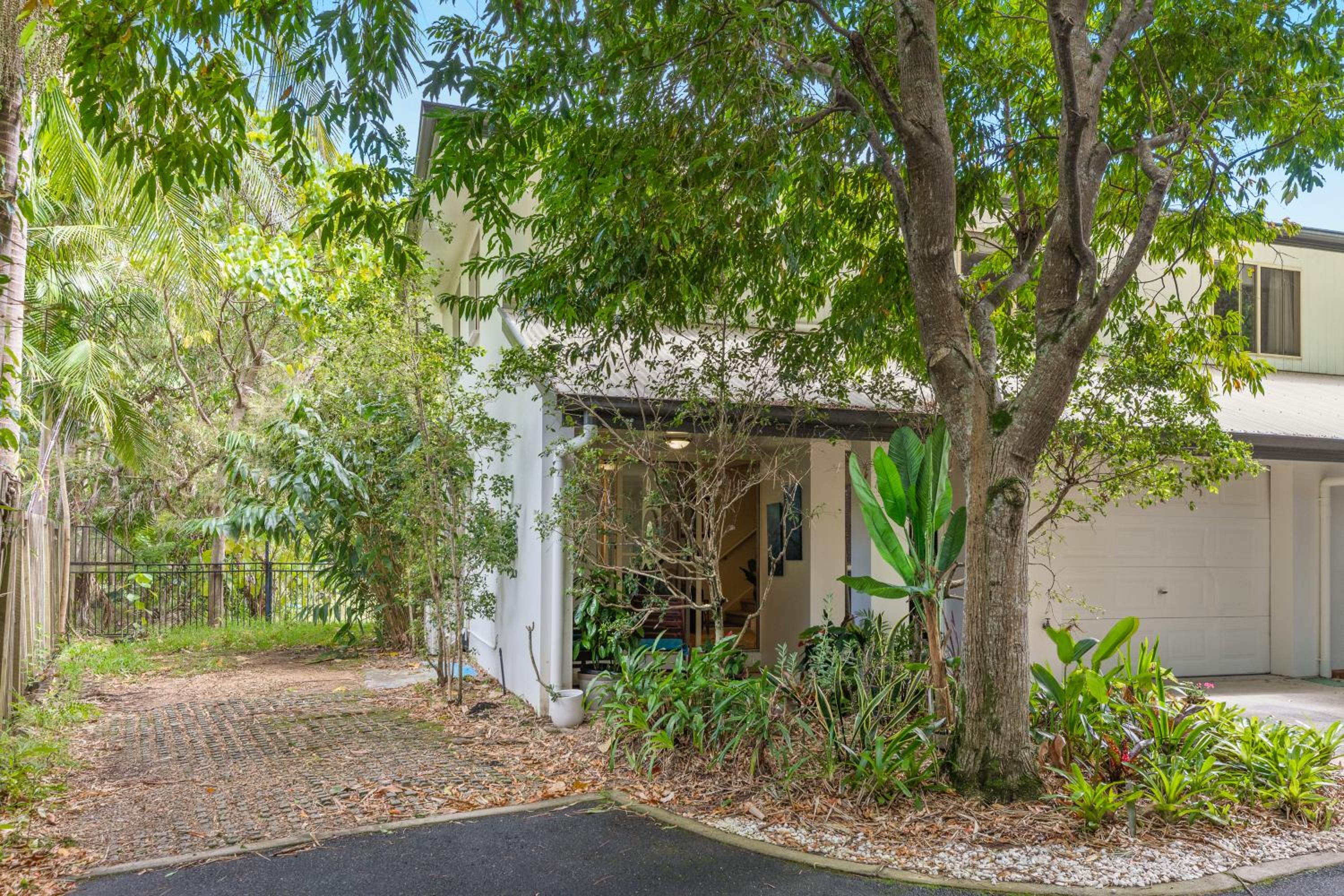 Hotel Treetops Lakeside Apartments - Image 1