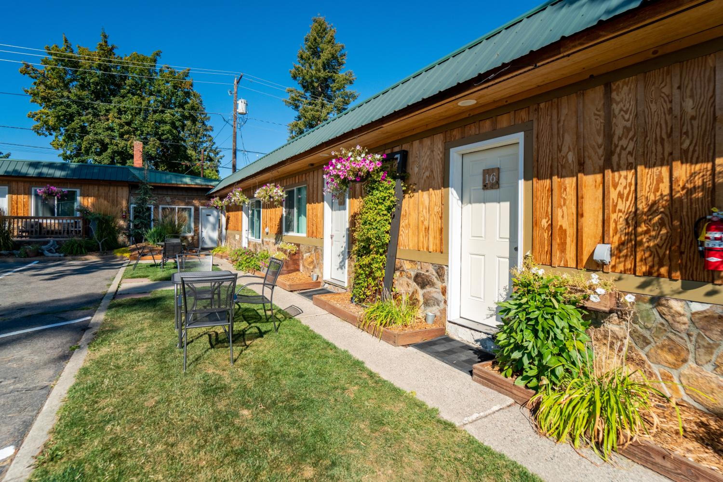 Evergreen Motel