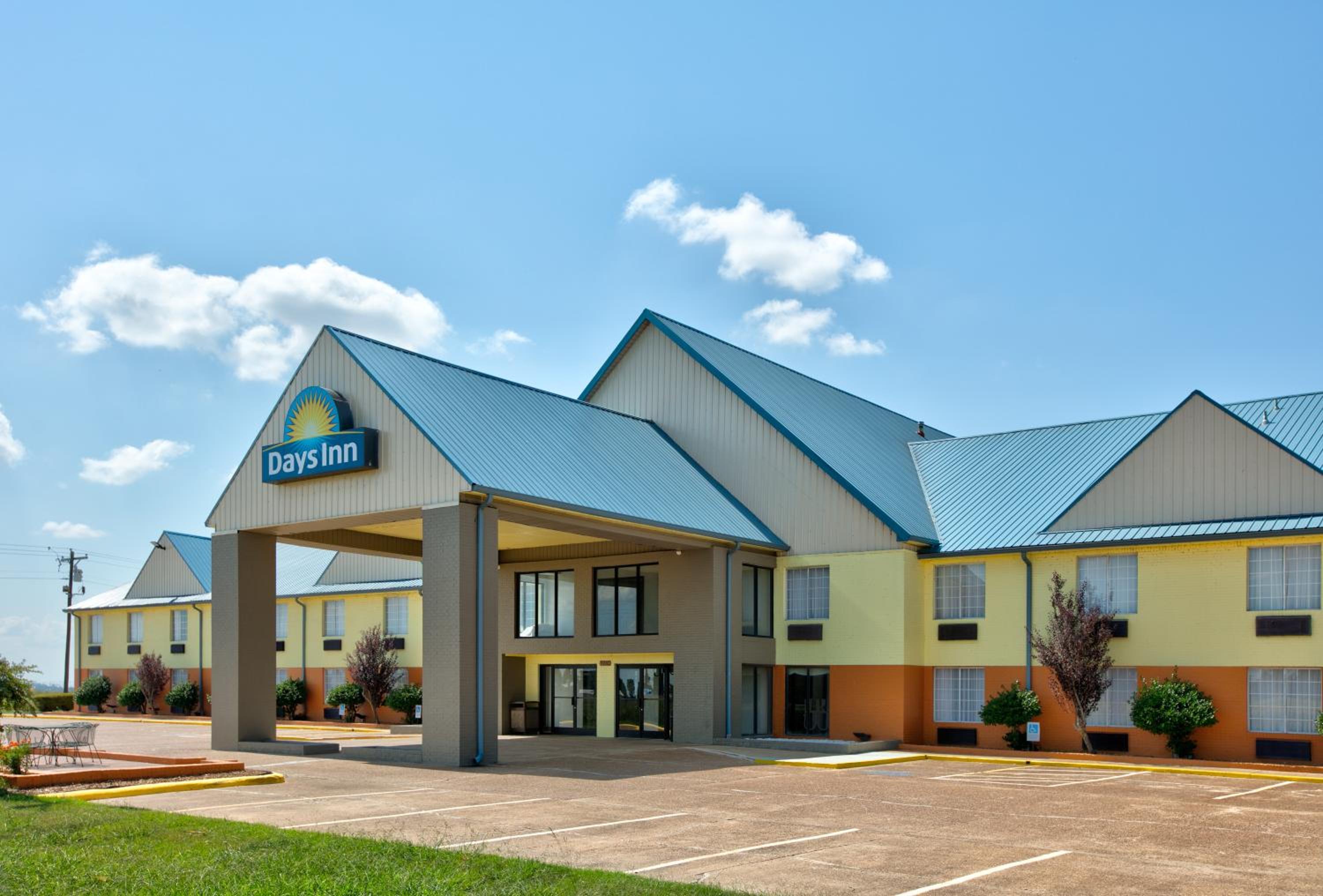 Memphis Area Vacations - Days Inn by Wyndham Tunica Resorts - Property Image 1