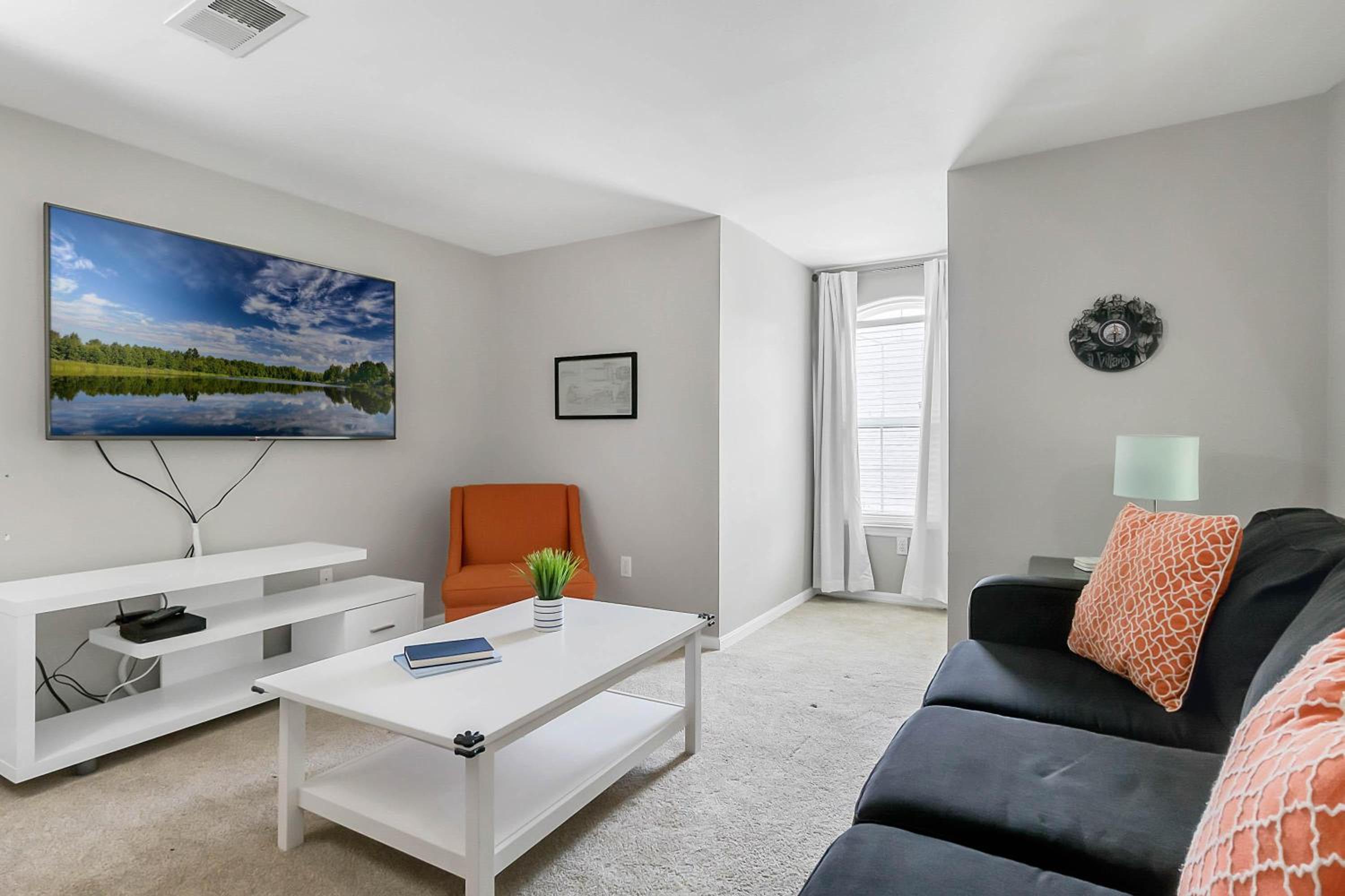 Cozy Apartment Only Miles From Disney Community Pool And Jacuzzii view 3