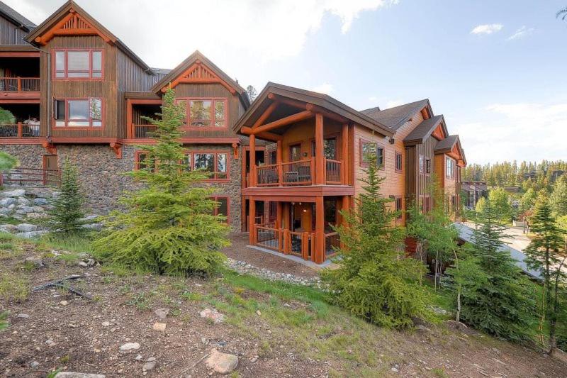 Luxury 2 Bedroom Ski In, Ski Out Condo In Breckenridge With Shared Pool, Hot Tub, Arcade, And Bar