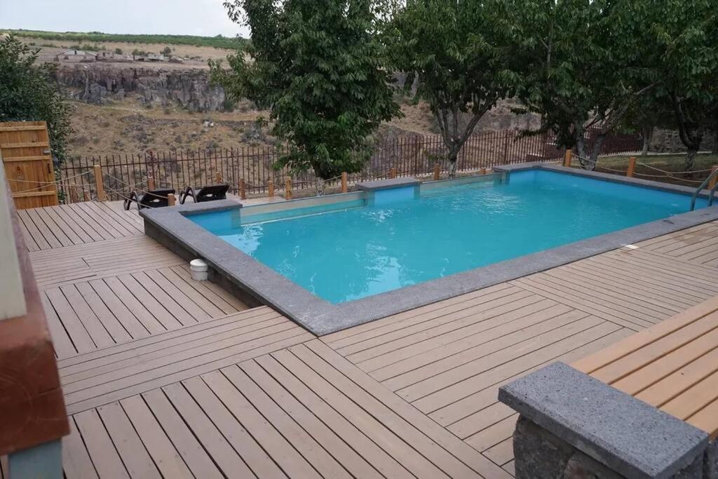 Cheerful 3-bedroom villa with pool