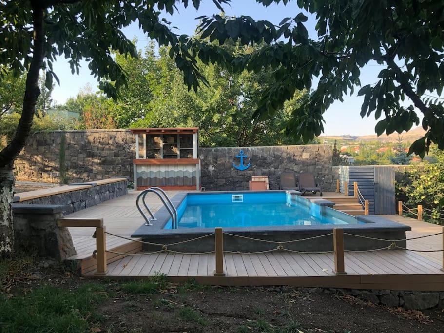 Cheerful 3-bedroom villa with pool