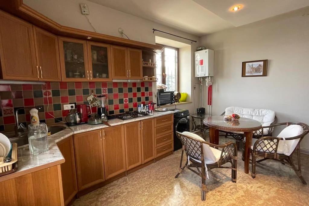 Cheerful 3-bedroom villa with pool