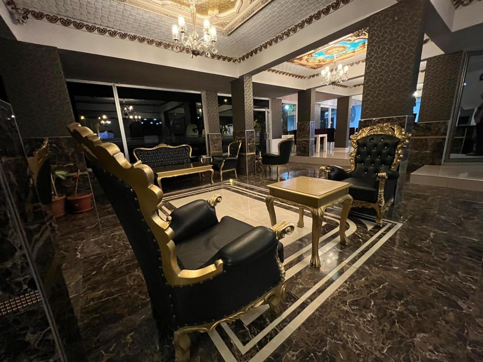 Grand Black Otel - Image 6