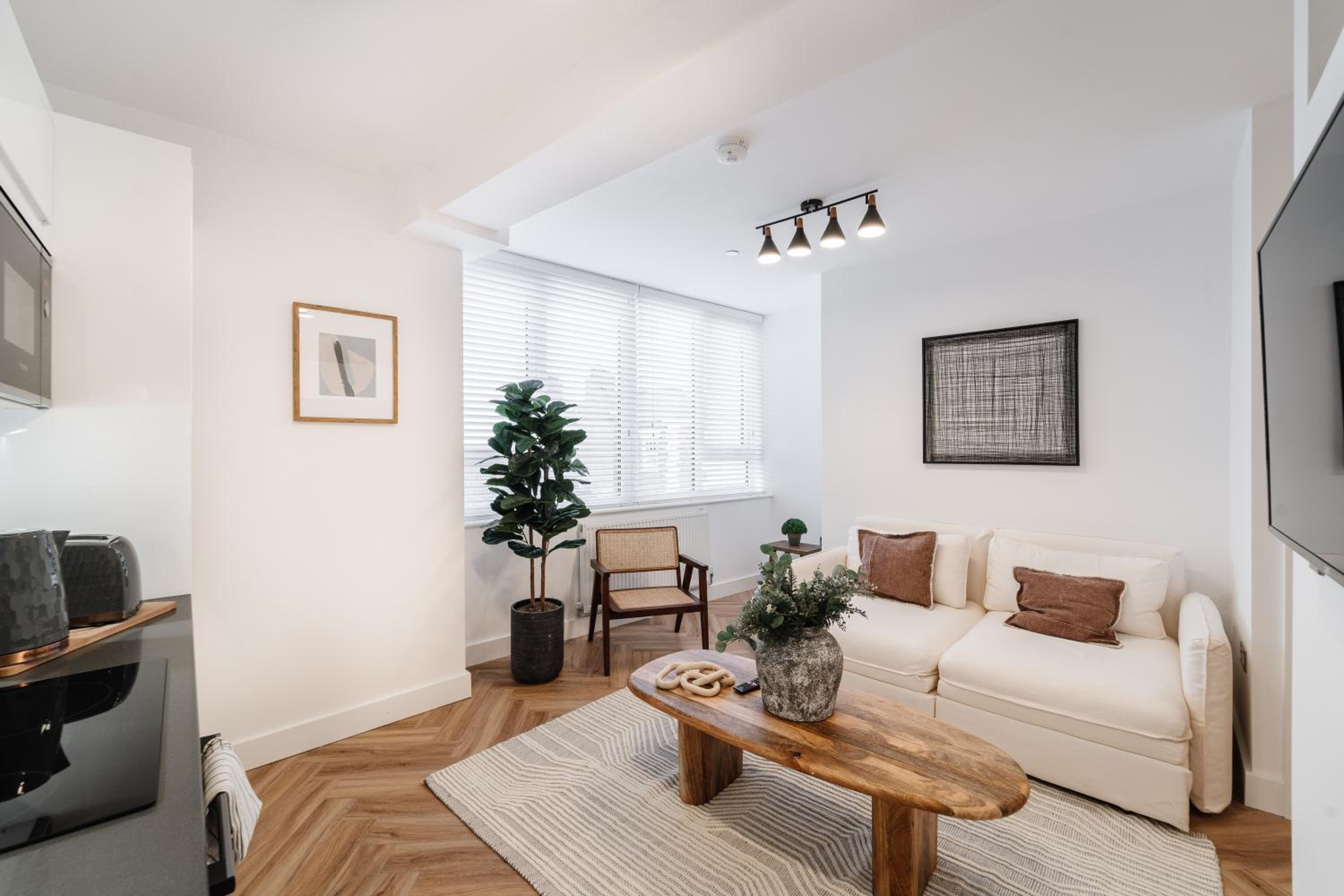 Royal House Stylish Apartments - Chester view 4