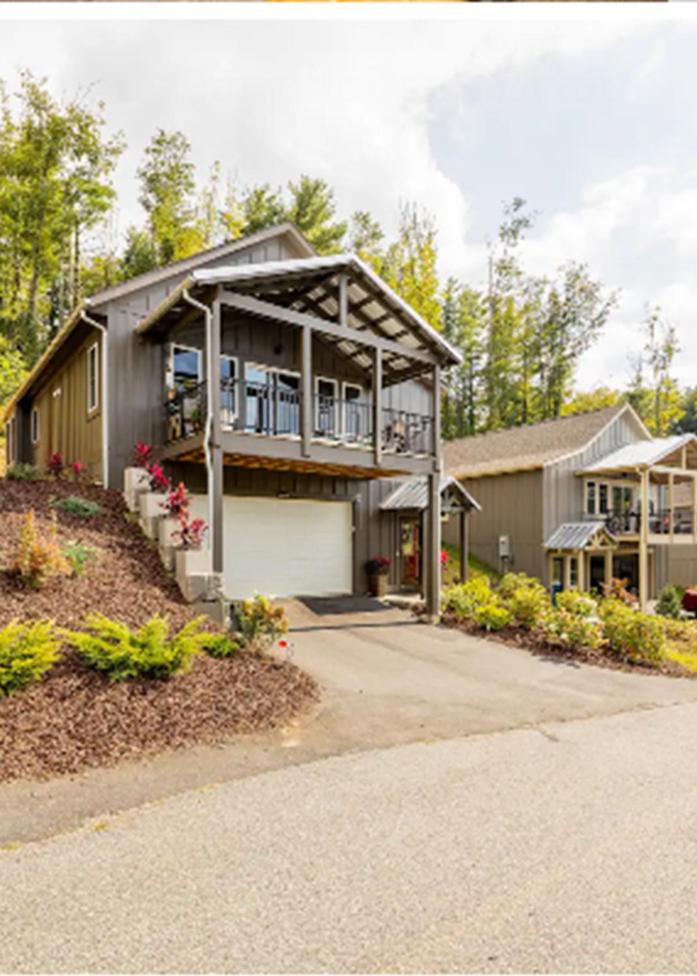 Hotel Serene Rustic Farmhouse Mountain Cottage (Sleeps 4) - Image 1