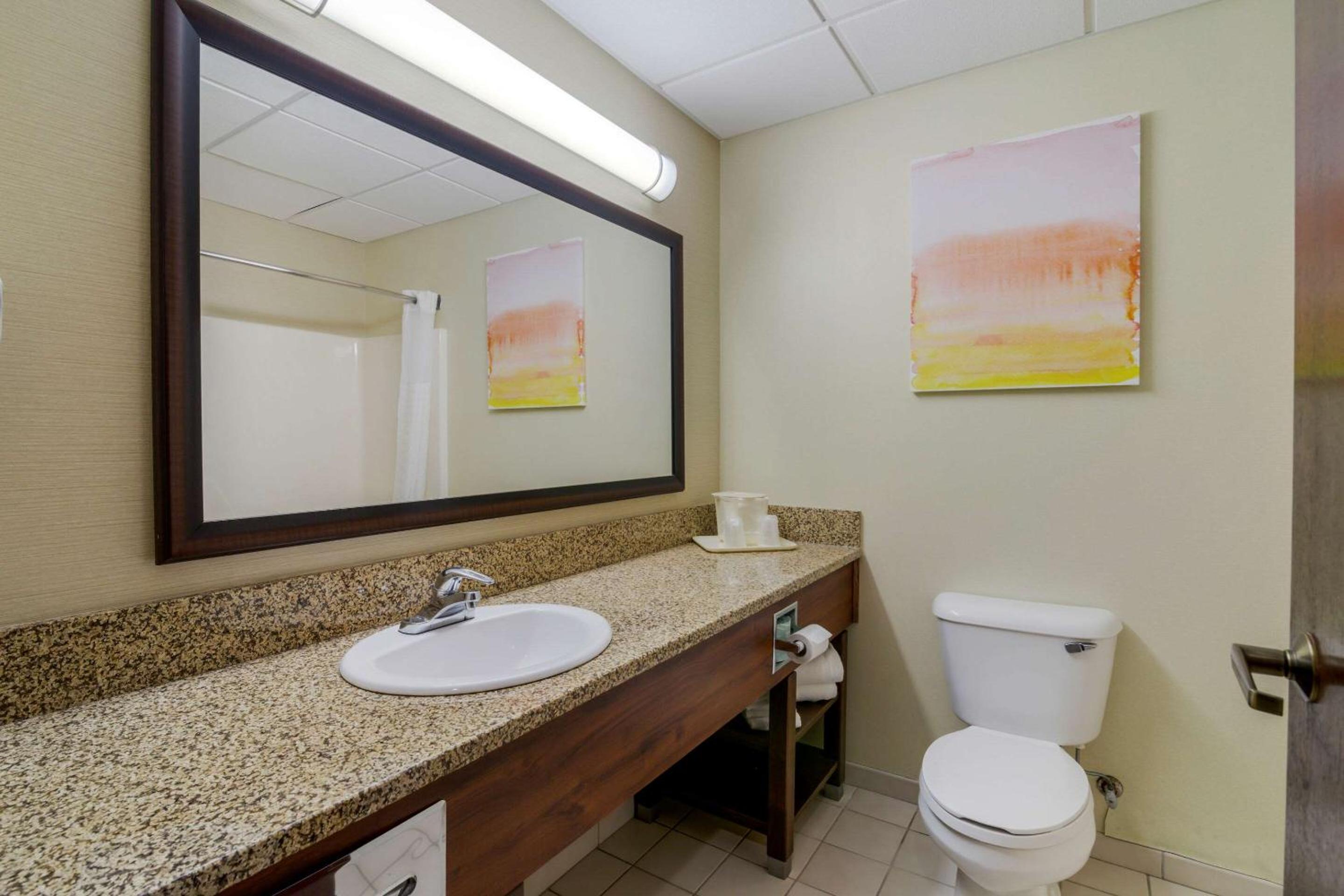Bismarck Vacations - Comfort Inn Bismarck - Property Image 2