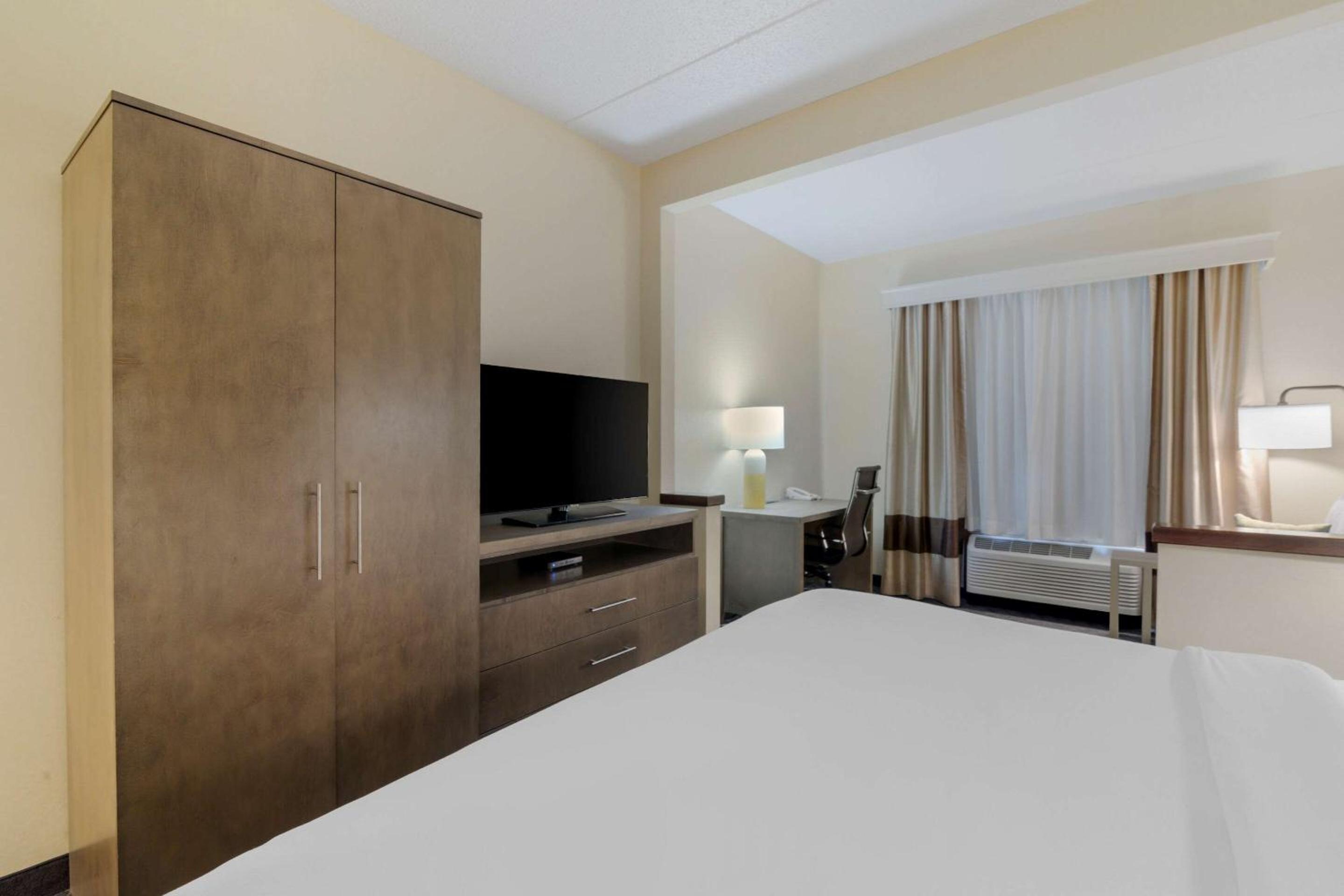 Bismarck Vacations - Comfort Inn Bismarck - Property Image 13