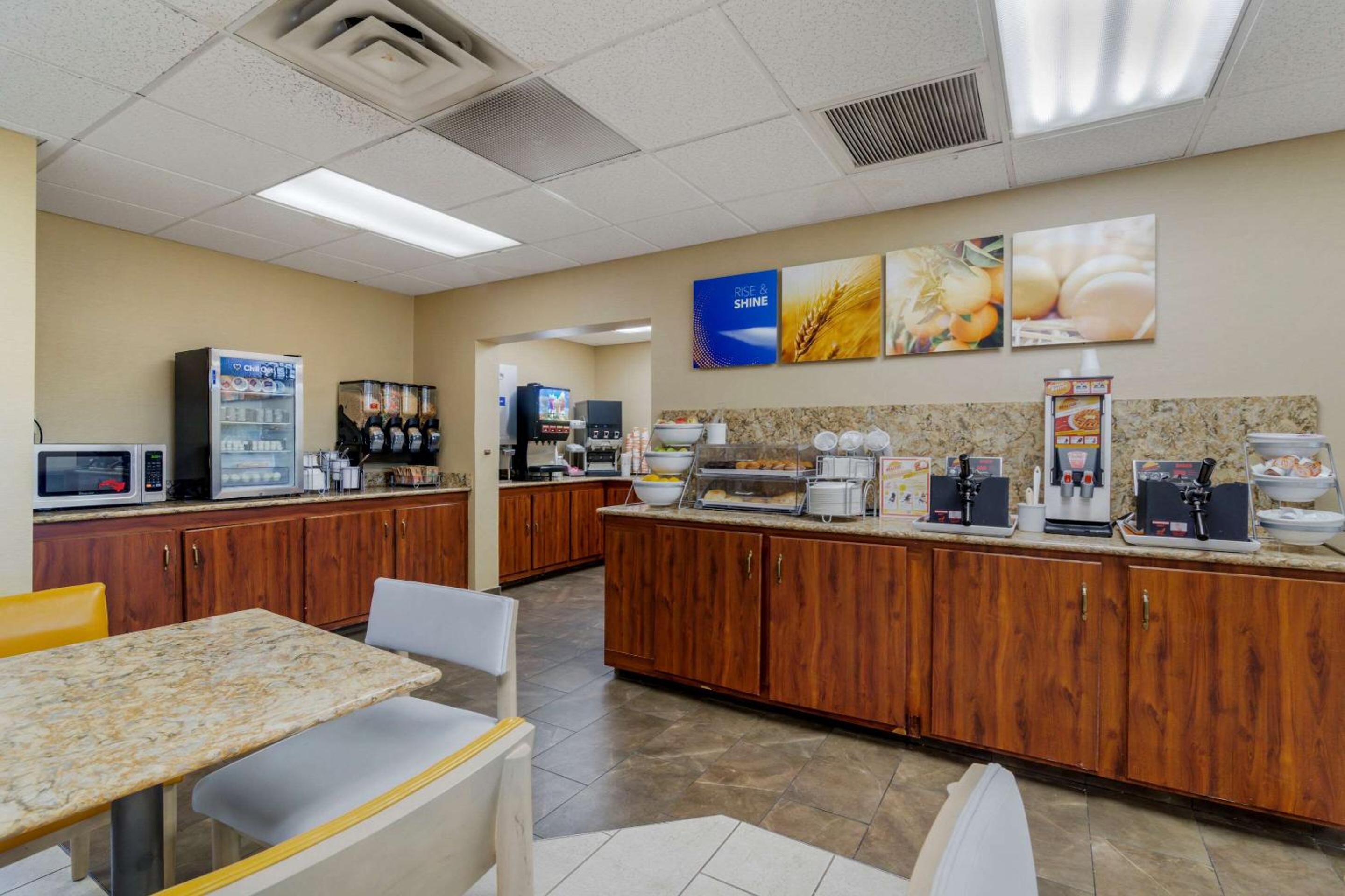 Bismarck Vacations - Comfort Inn Bismarck - Property Image 6