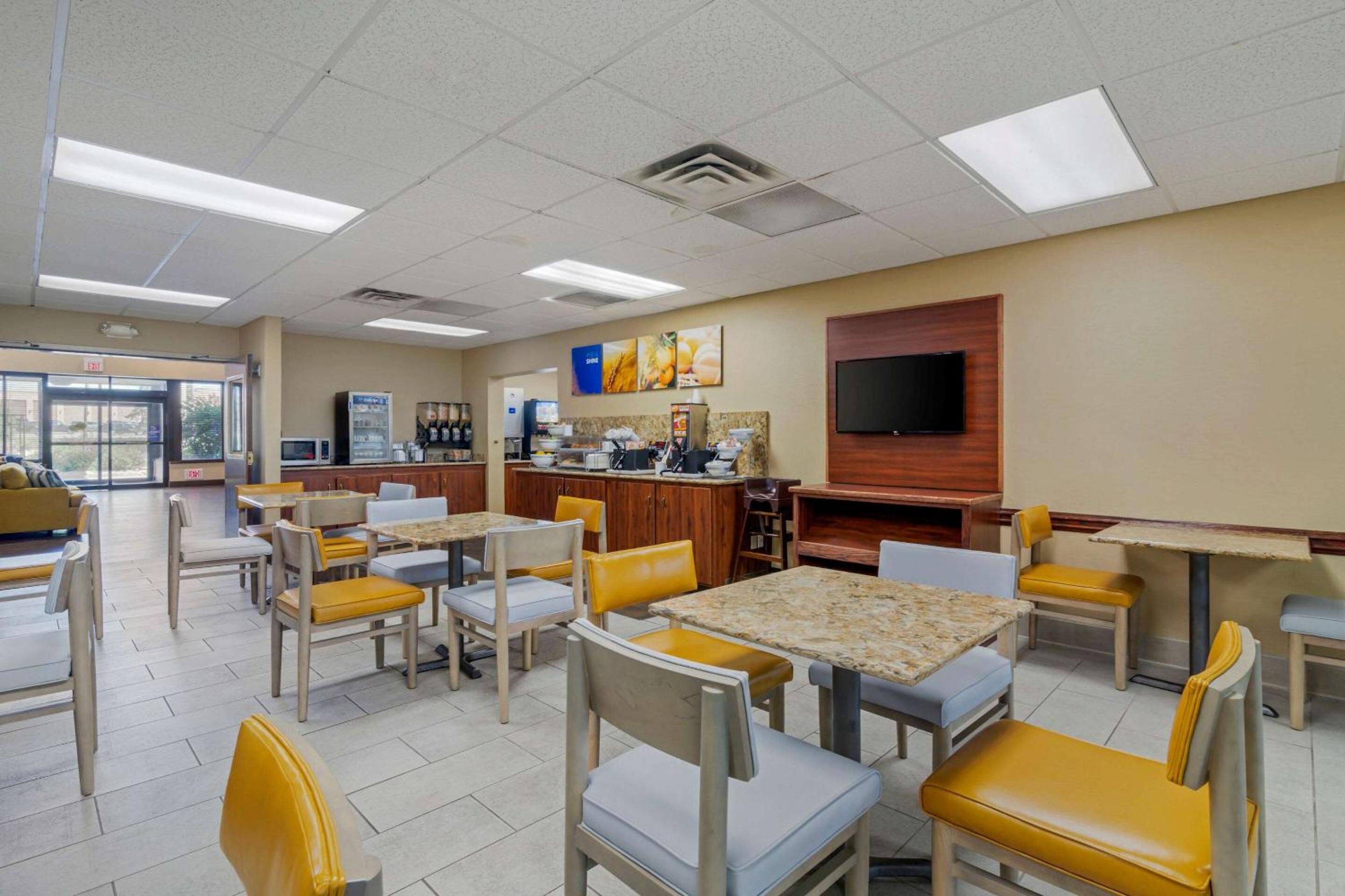 Bismarck Vacations - Comfort Inn Bismarck - Property Image 5
