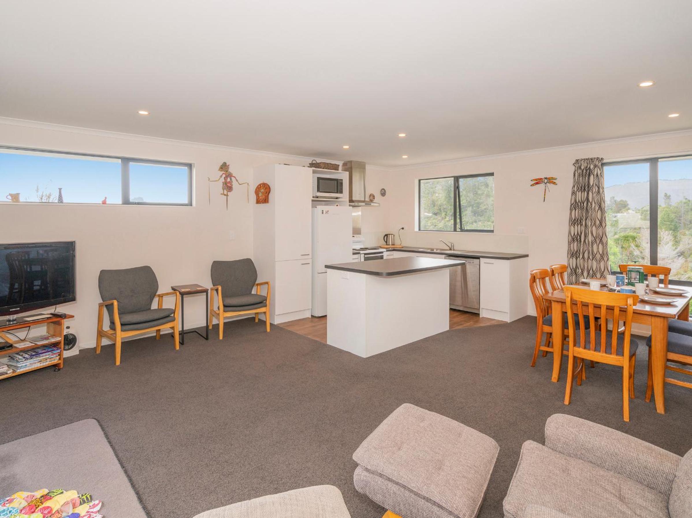 Manuka Lodge - Tairua Holiday Home view 4
