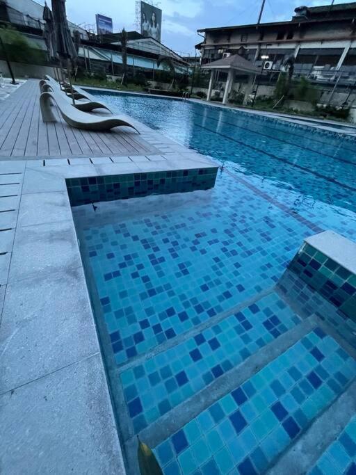 Stylish 1 bedroom condo with pool view and Fast WIFI view 5