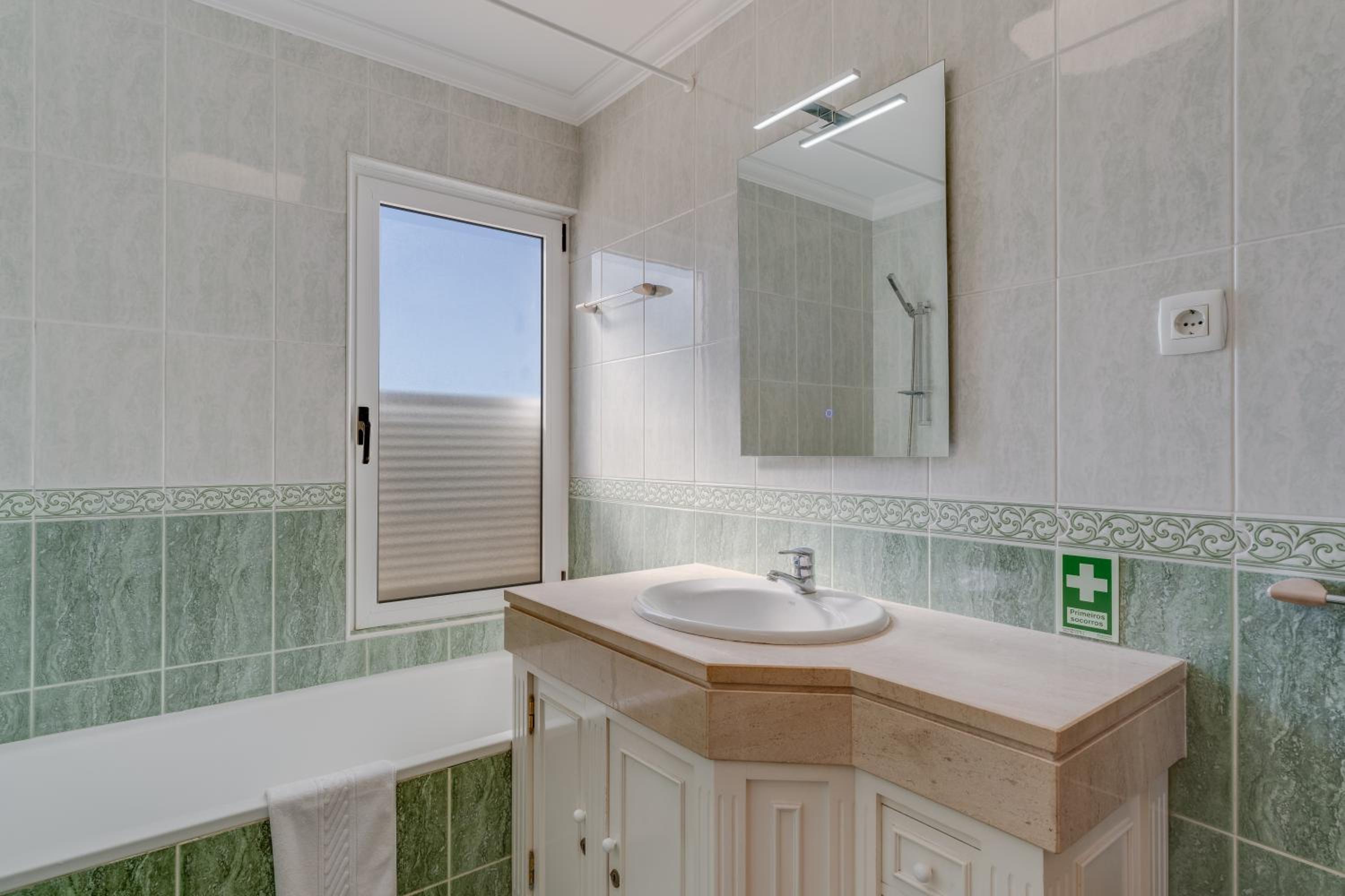 Boeiro I en Caniço — bathroom