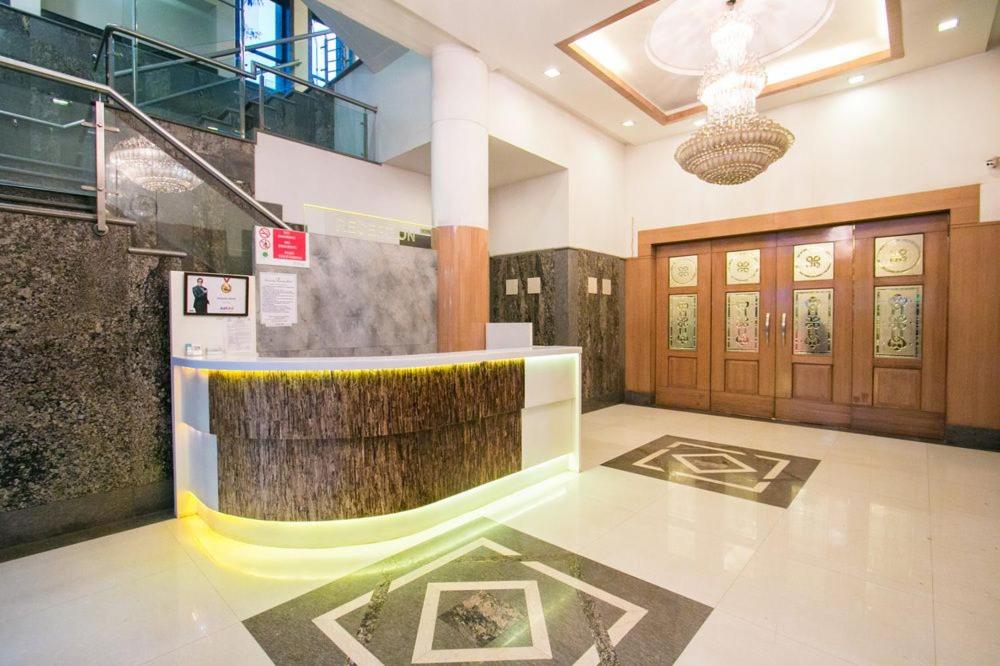 Lobby & Reception