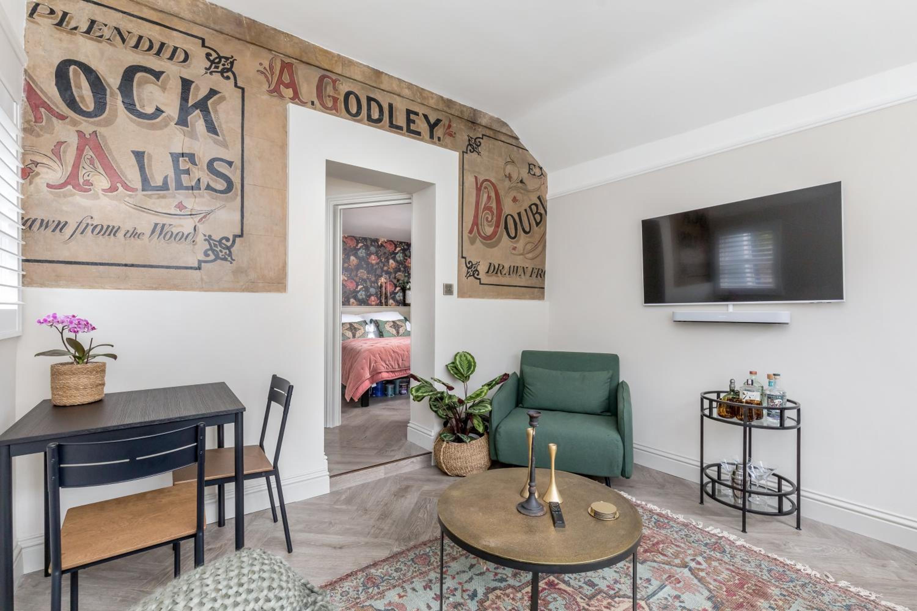 The Oak Rooms - Stylish & luxurious stay in Sussex by Huluki Sussex Stays