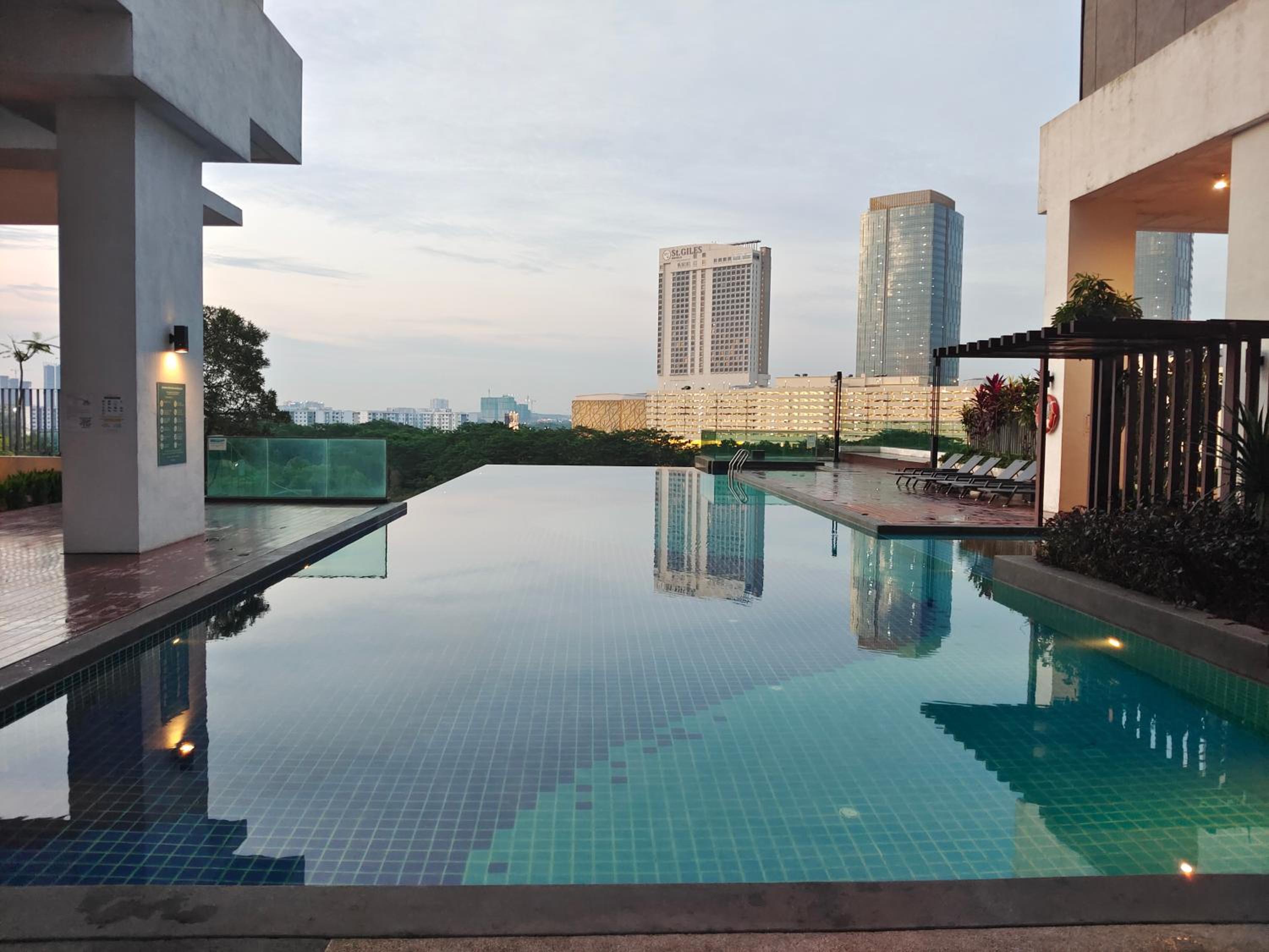 Midvalley Southkey Mosaic 2BR Suite Homestay by Jfive