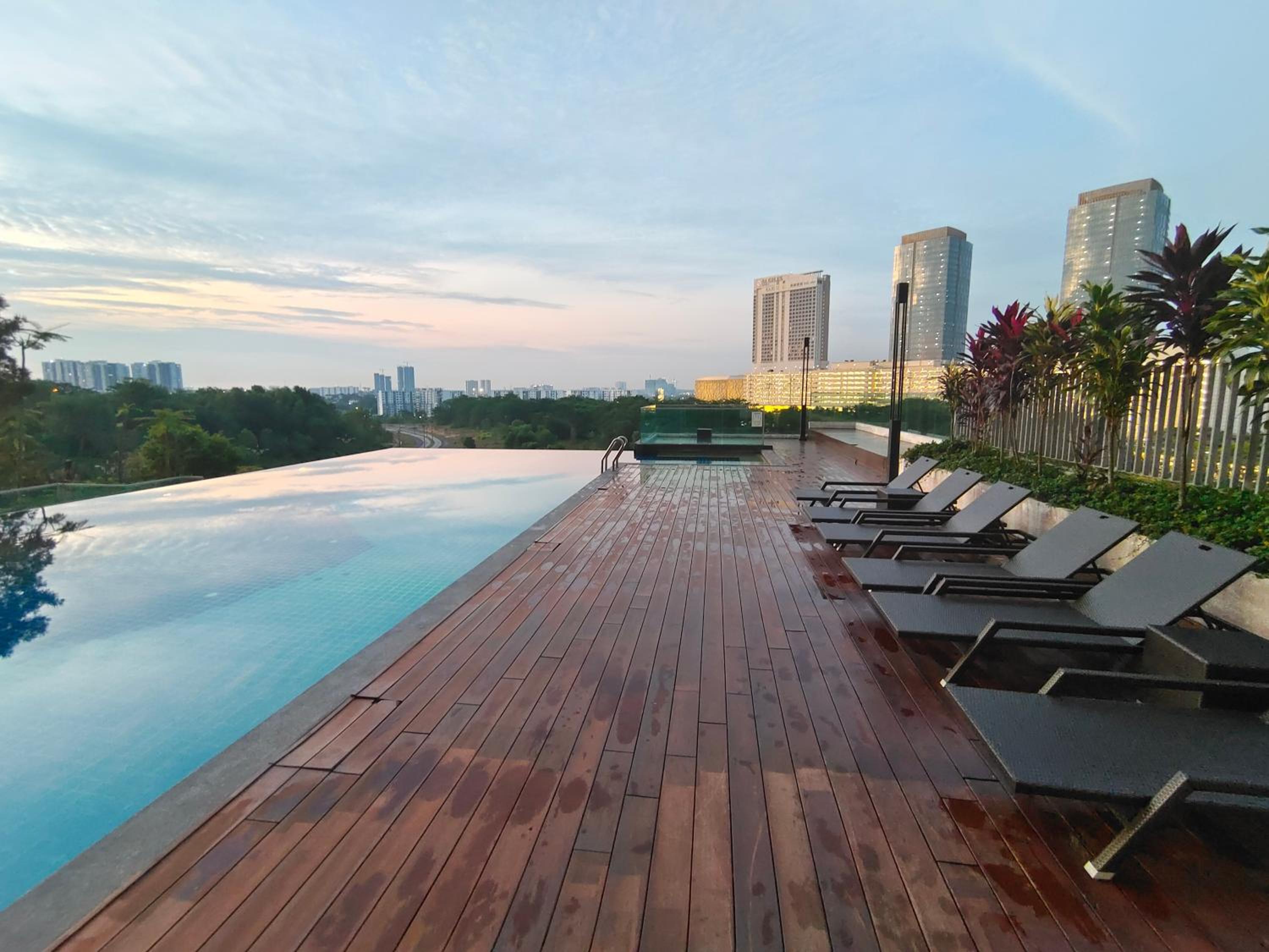 Midvalley Southkey Mosaic 2BR Suite Homestay by Jfive