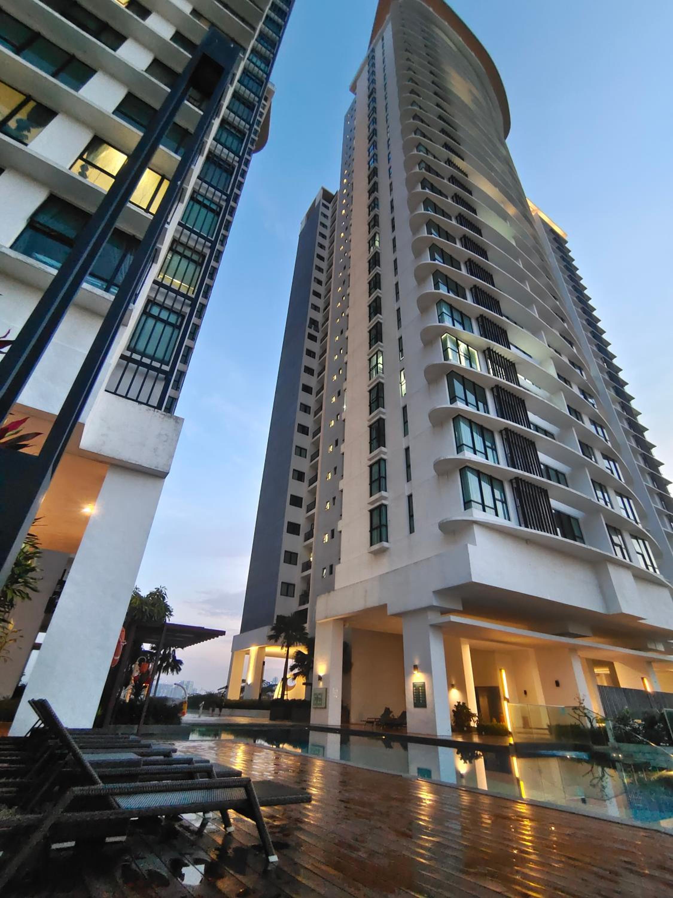 Midvalley Southkey Mosaic 2BR Suite Homestay by Jfive