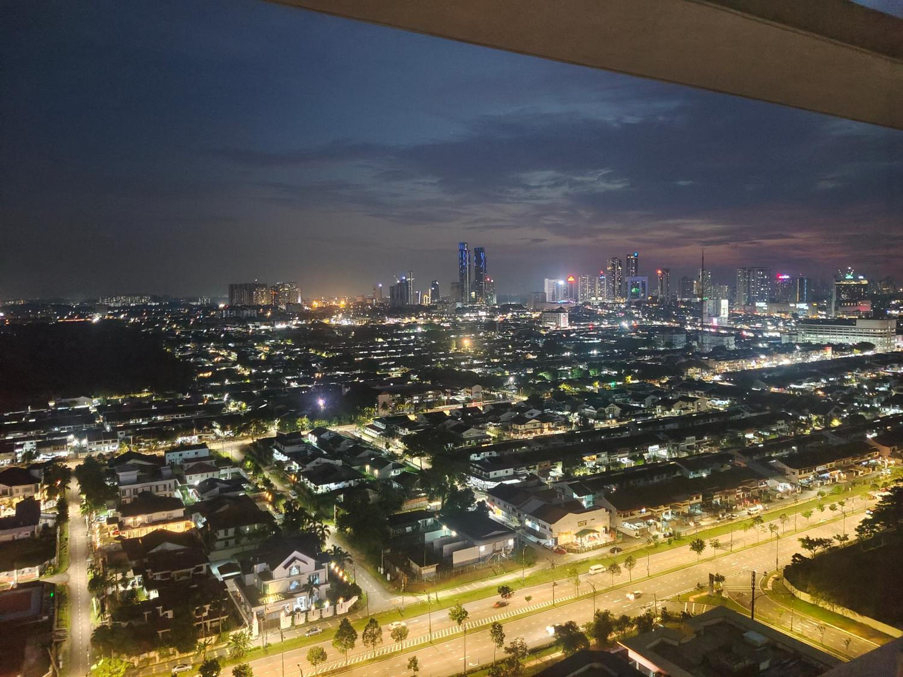 Midvalley Southkey Mosaic 2BR Suite Homestay by Jfive