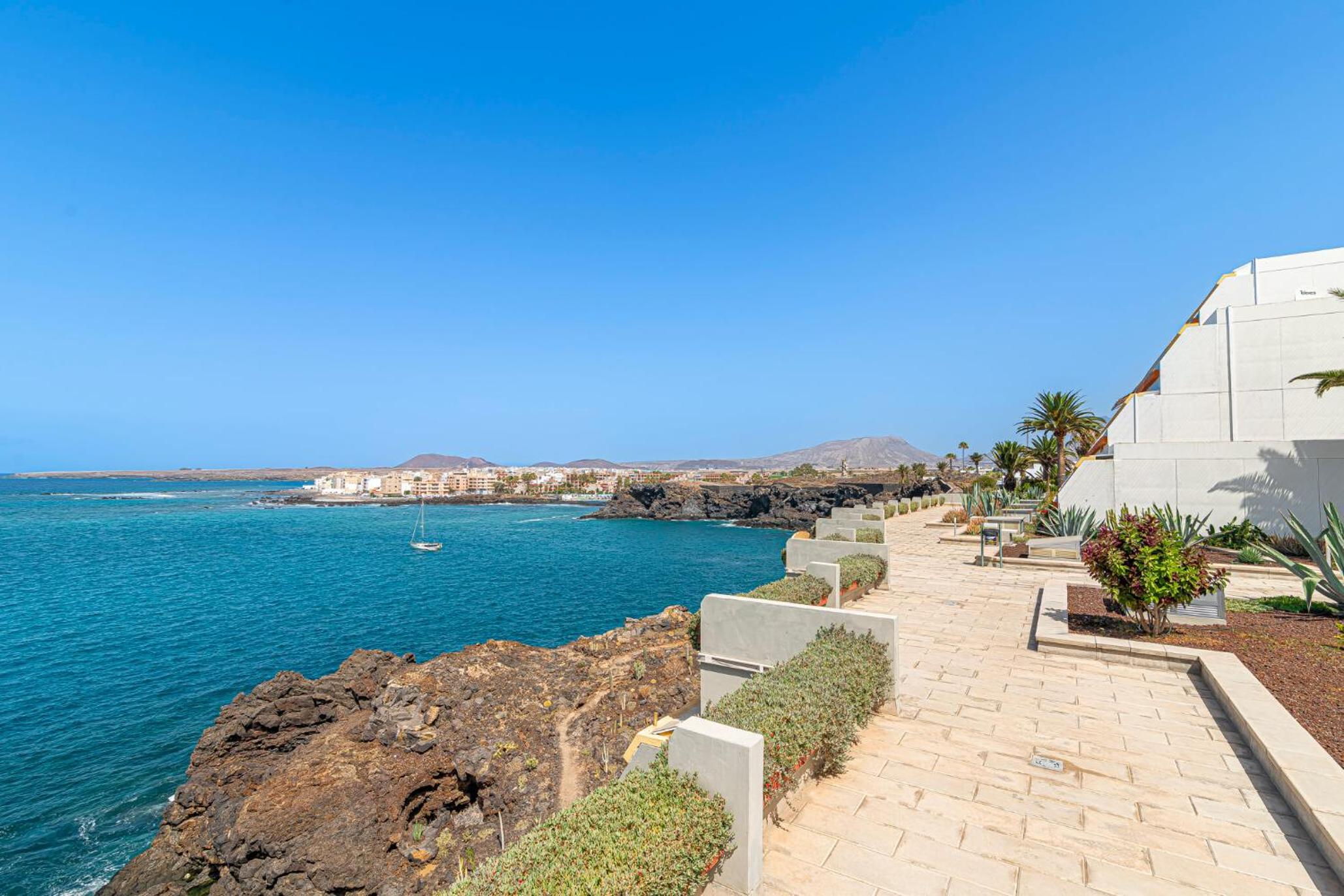 GO2TENERIFE Apart'Costa Terrace, Swimming pool & Parking view 5