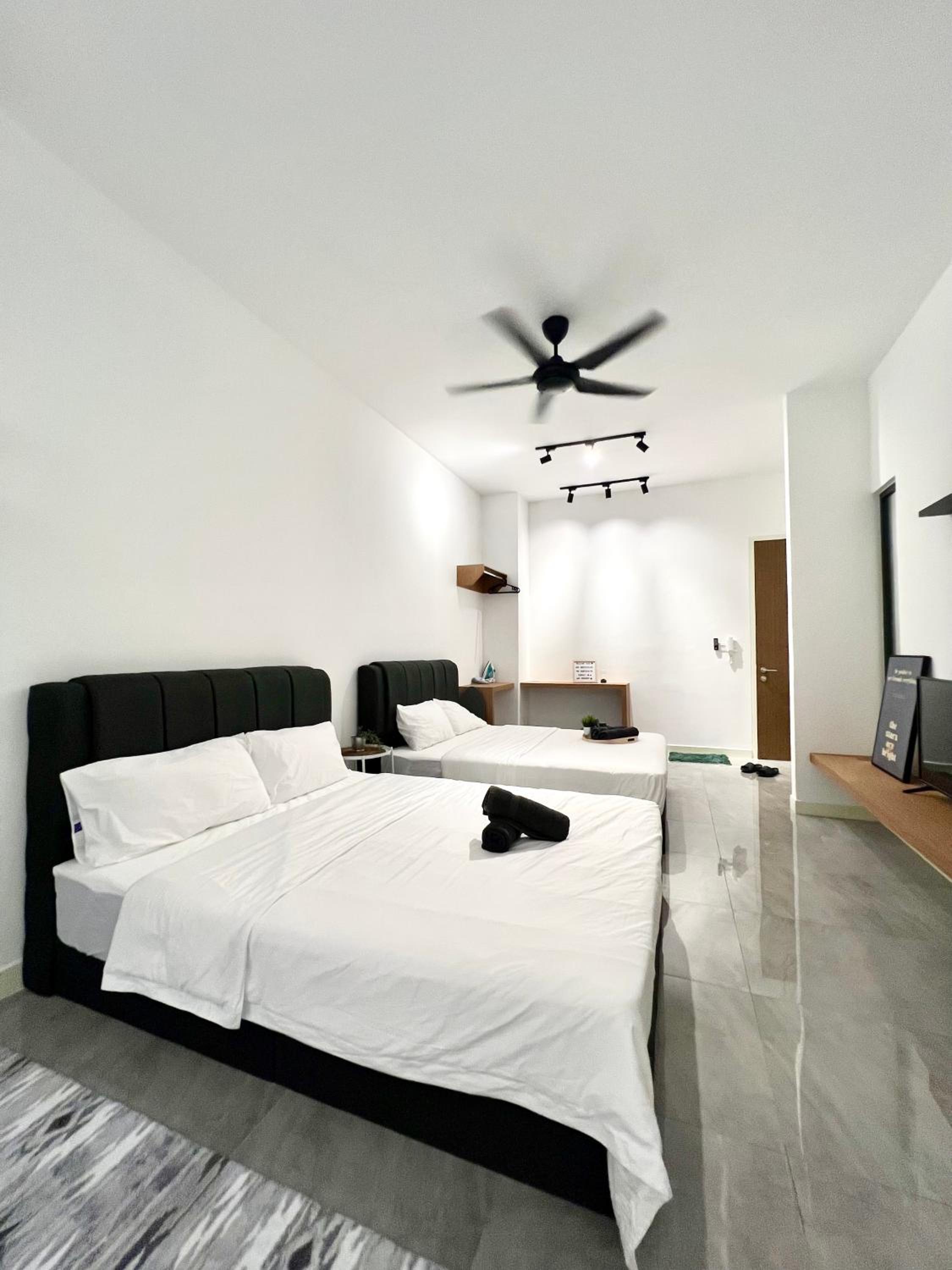 Imperio Residences Private Bathtub or Jacuzzi by Nestcove photo 3