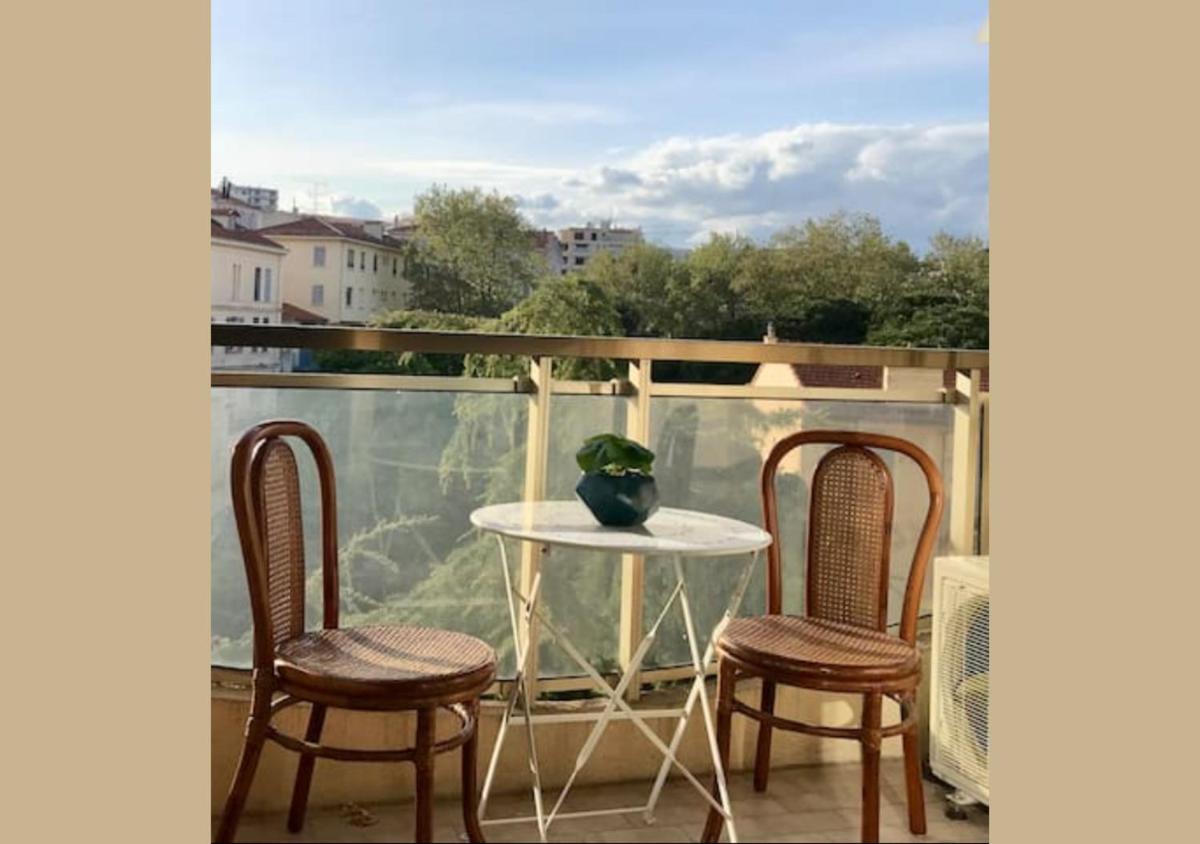 Charmant deux pièces en plein centre ville Cannes photo 2