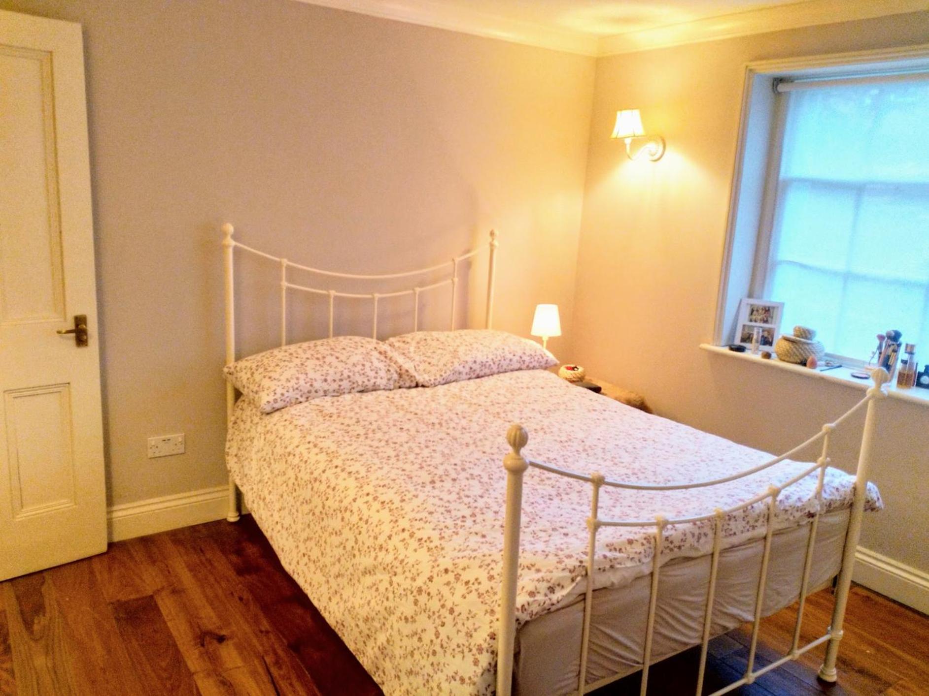Elegant & spacious parkside 2-bedroom 2-bathroom flat in period building on Blackheath Common - private entrance, parking, great Greenwich location, easy f