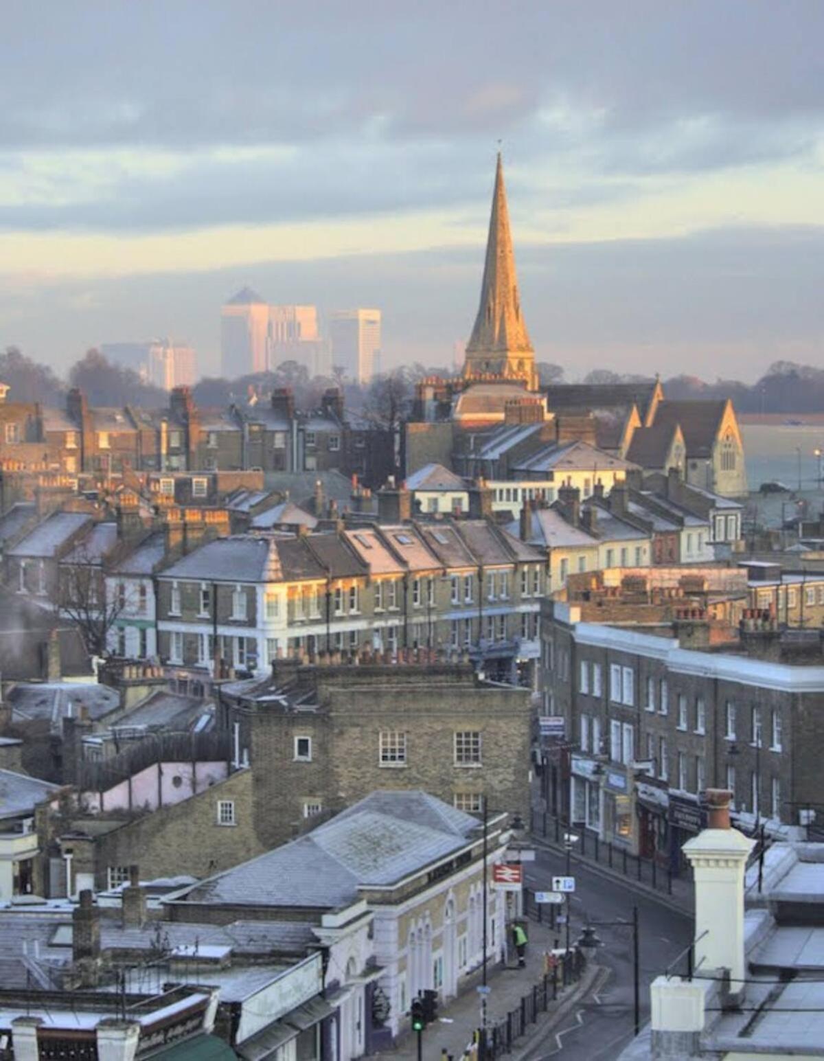 Elegant & spacious parkside 2-bedroom 2-bathroom flat in period building on Blackheath Common - private entrance, parking, great Greenwich location, easy f