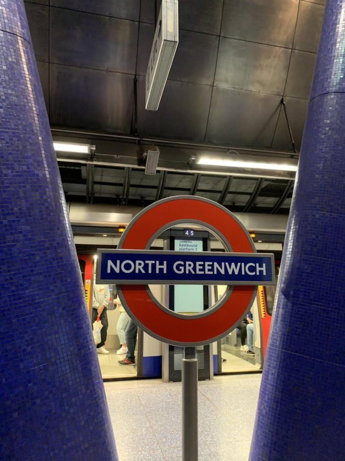 Elegant & spacious parkside 2-bedroom 2-bathroom flat in period building on Blackheath Common - private entrance, parking, great Greenwich location, easy f
