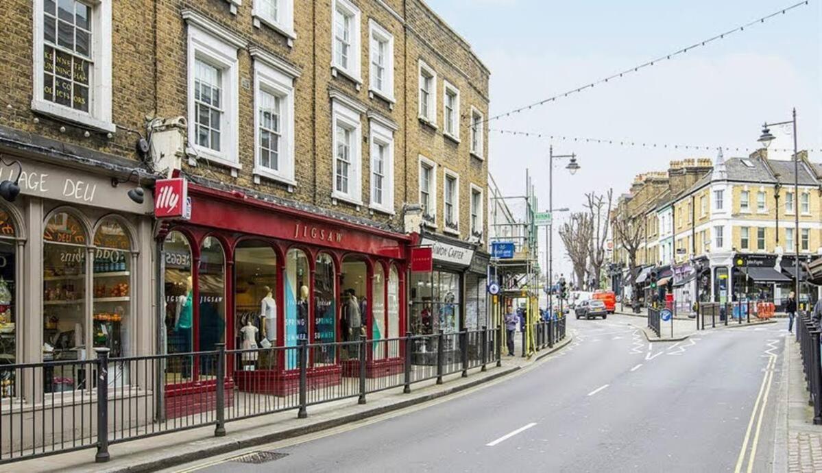 Elegant & spacious parkside 2-bedroom 2-bathroom flat in period building on Blackheath Common - private entrance, parking, great Greenwich location, easy f