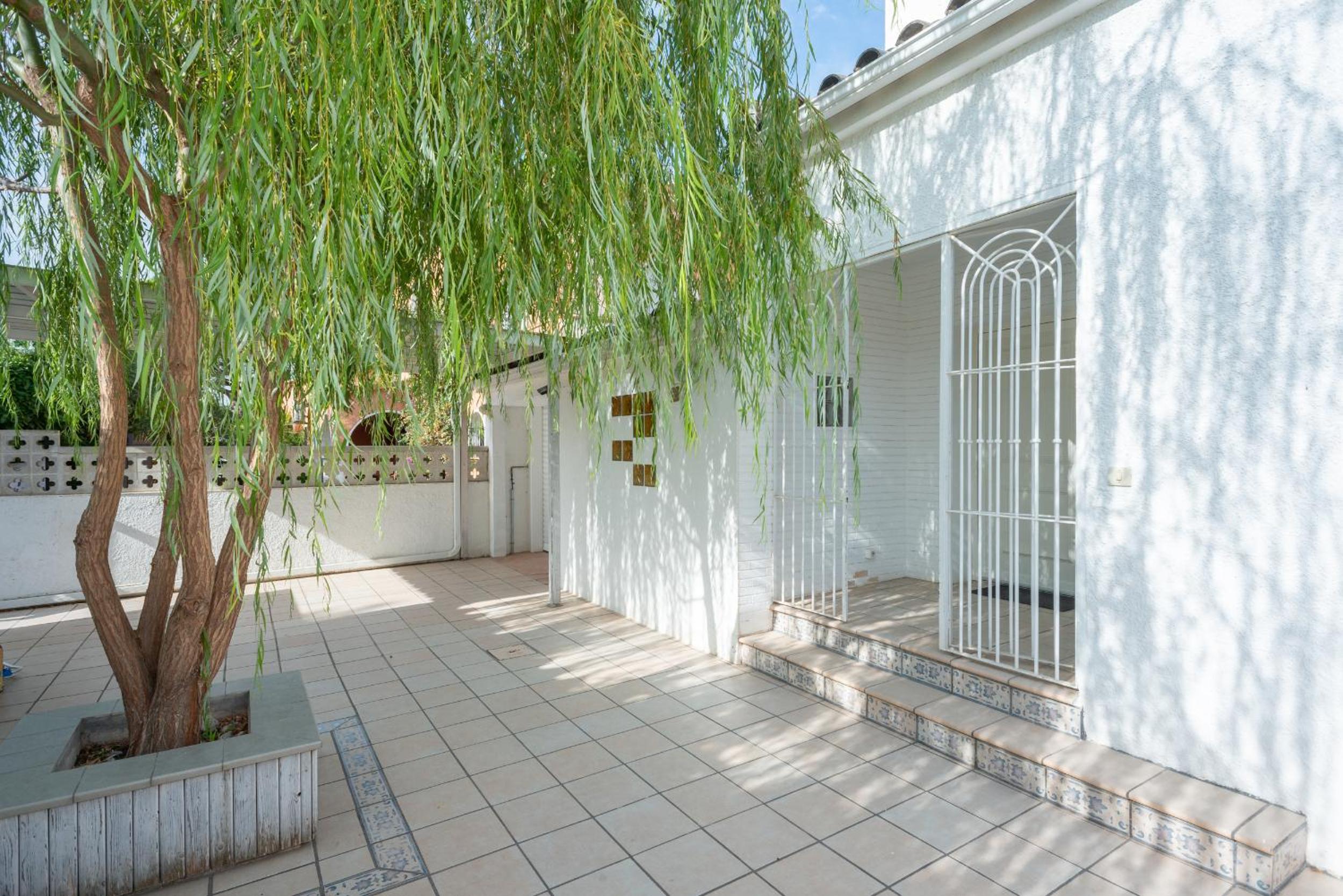 Villa Requesens on Canal