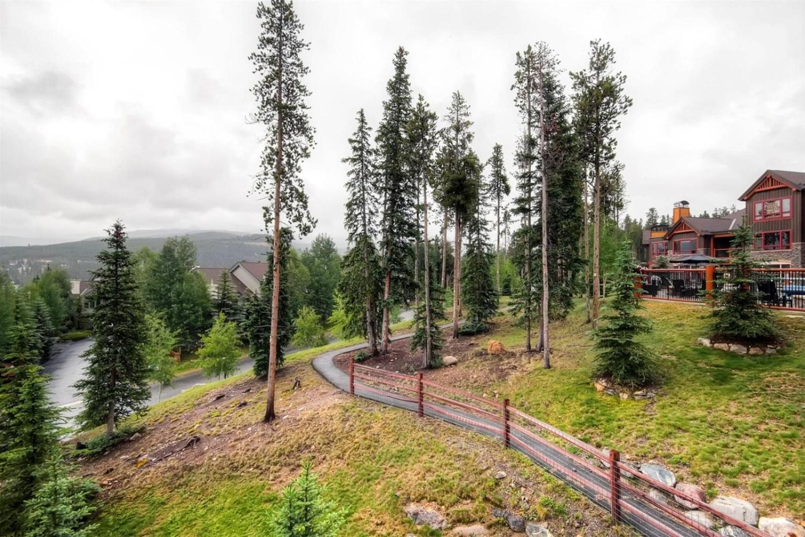 Luxury 3 Bedroom Ski In, Ski Out Mountain Vacation Rental Just Steps From The Snowflake Ski Lift view 5