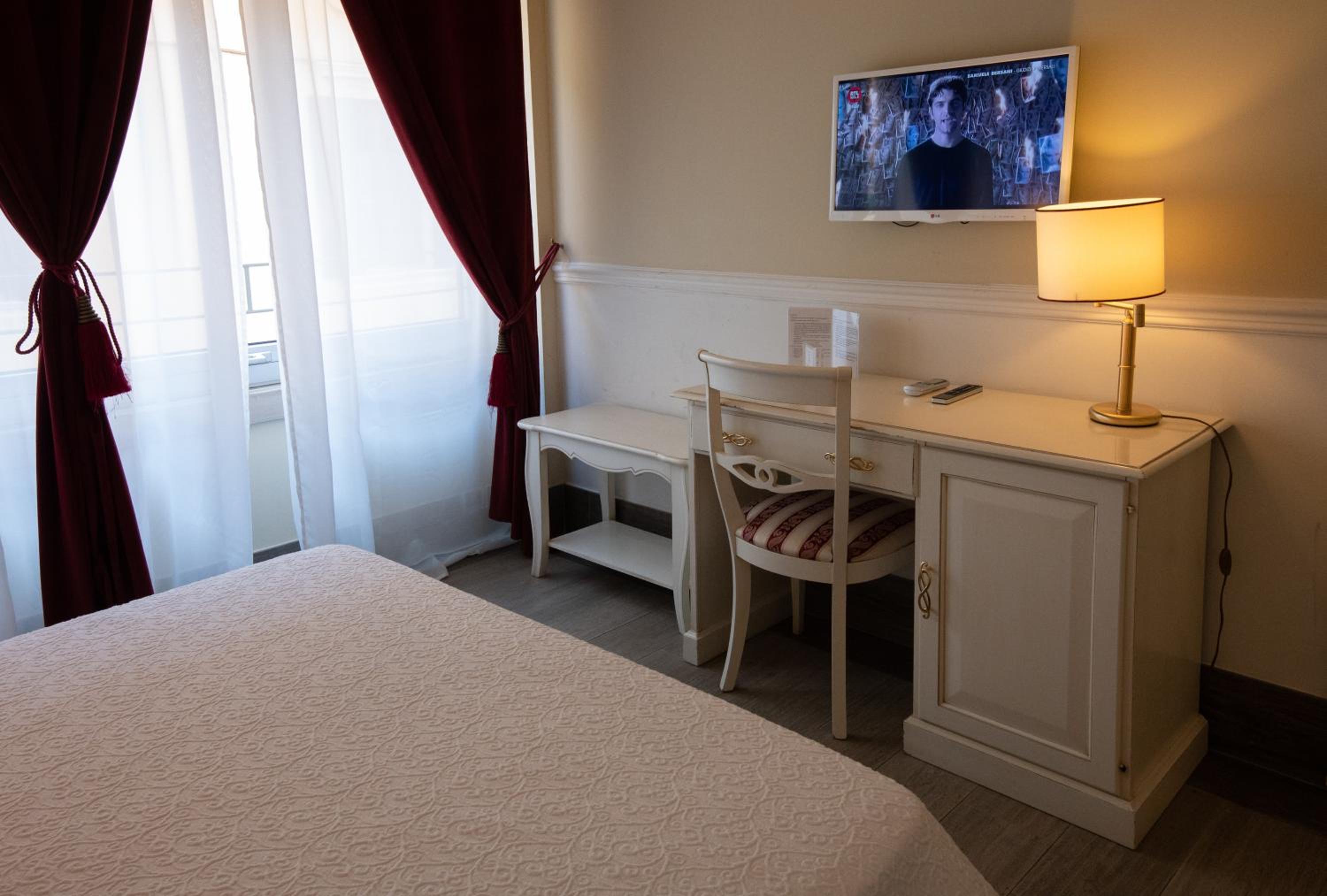 hotel room