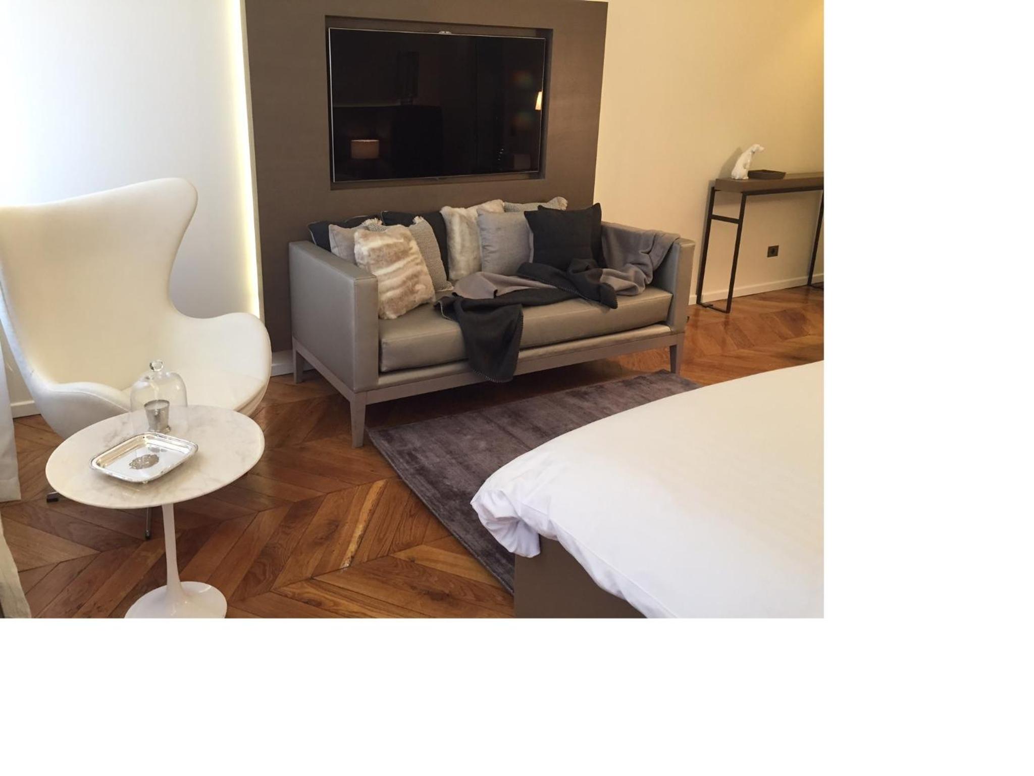 Cirque Deluxe Studio Apartment