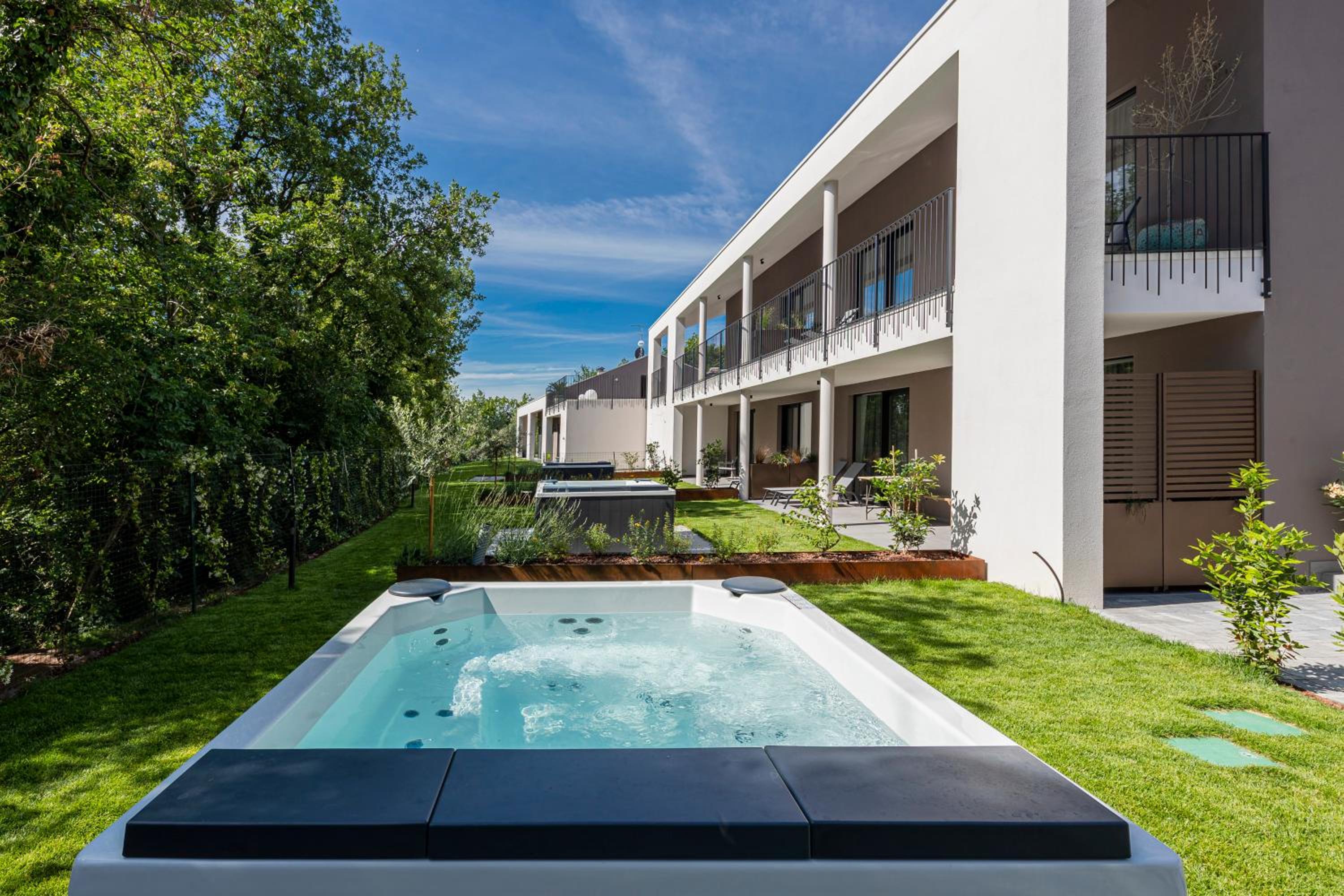 SHILOH Private Luxury Apartments view 2