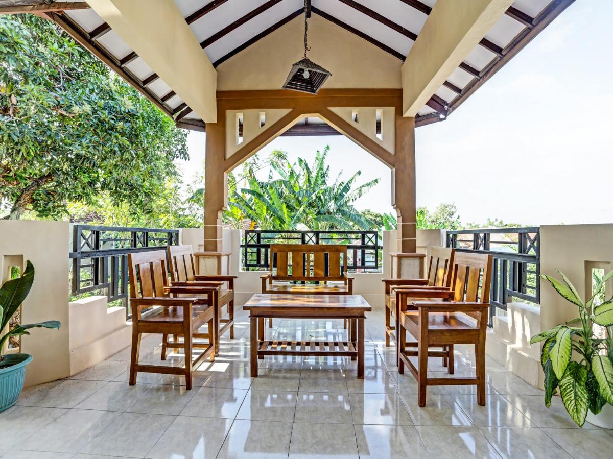 outdoor BBQ area