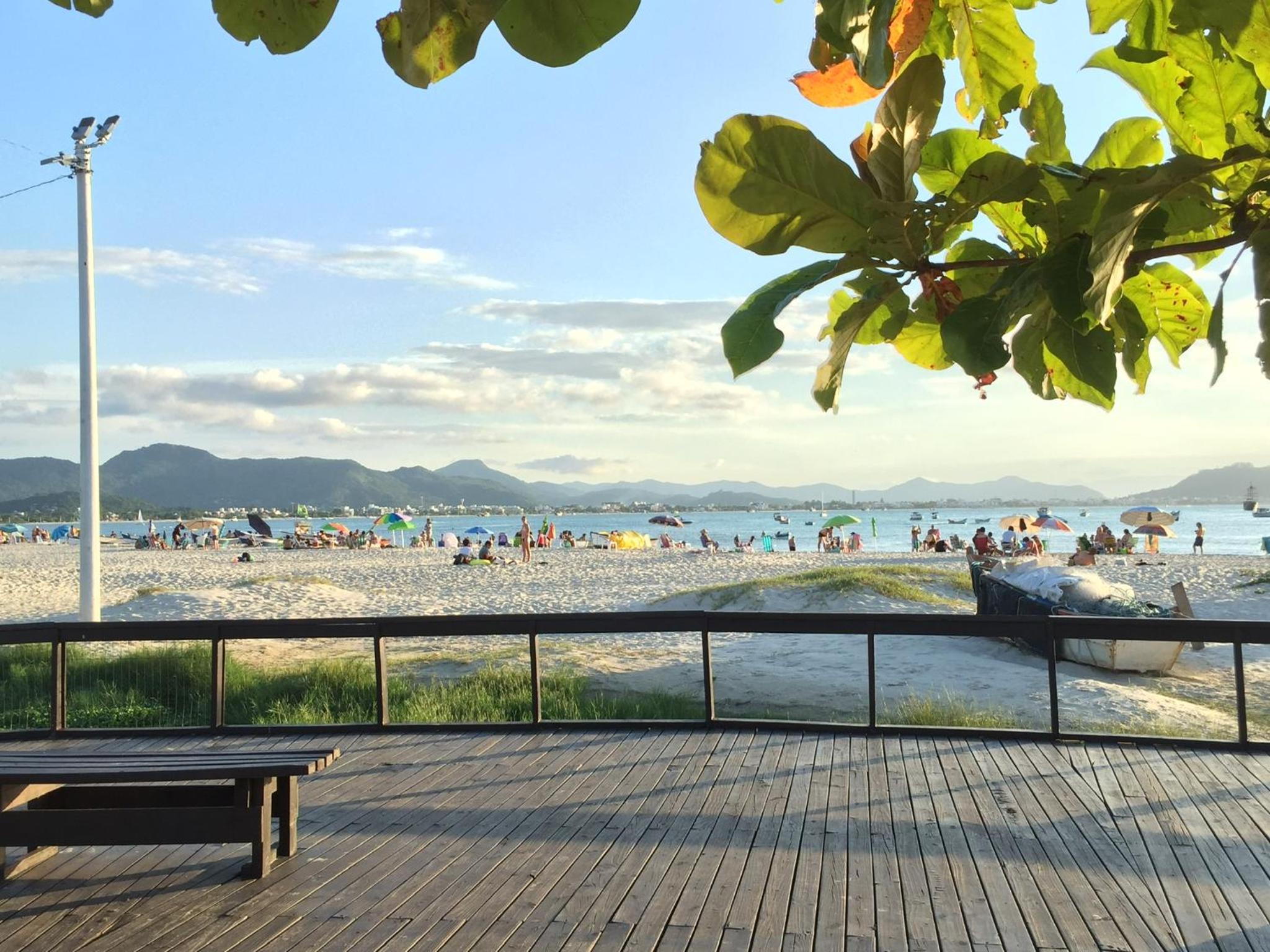 Apto 2 Quartos com Ar a 200m da Praia